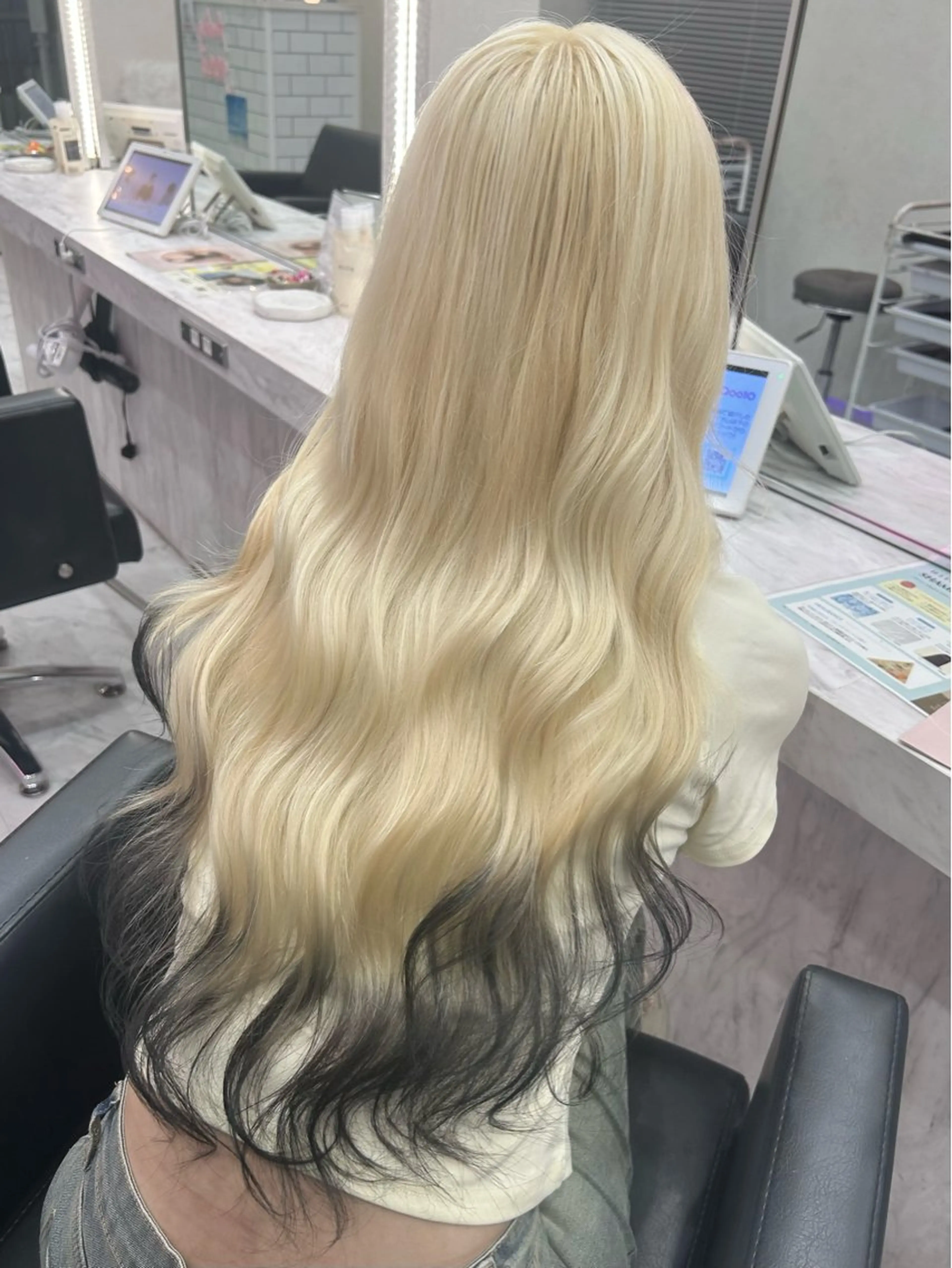 ロング カラー ヘアカラー ハイトーン/韓国風 🤍Nacchi🐈のマツエク・マツパデザイン