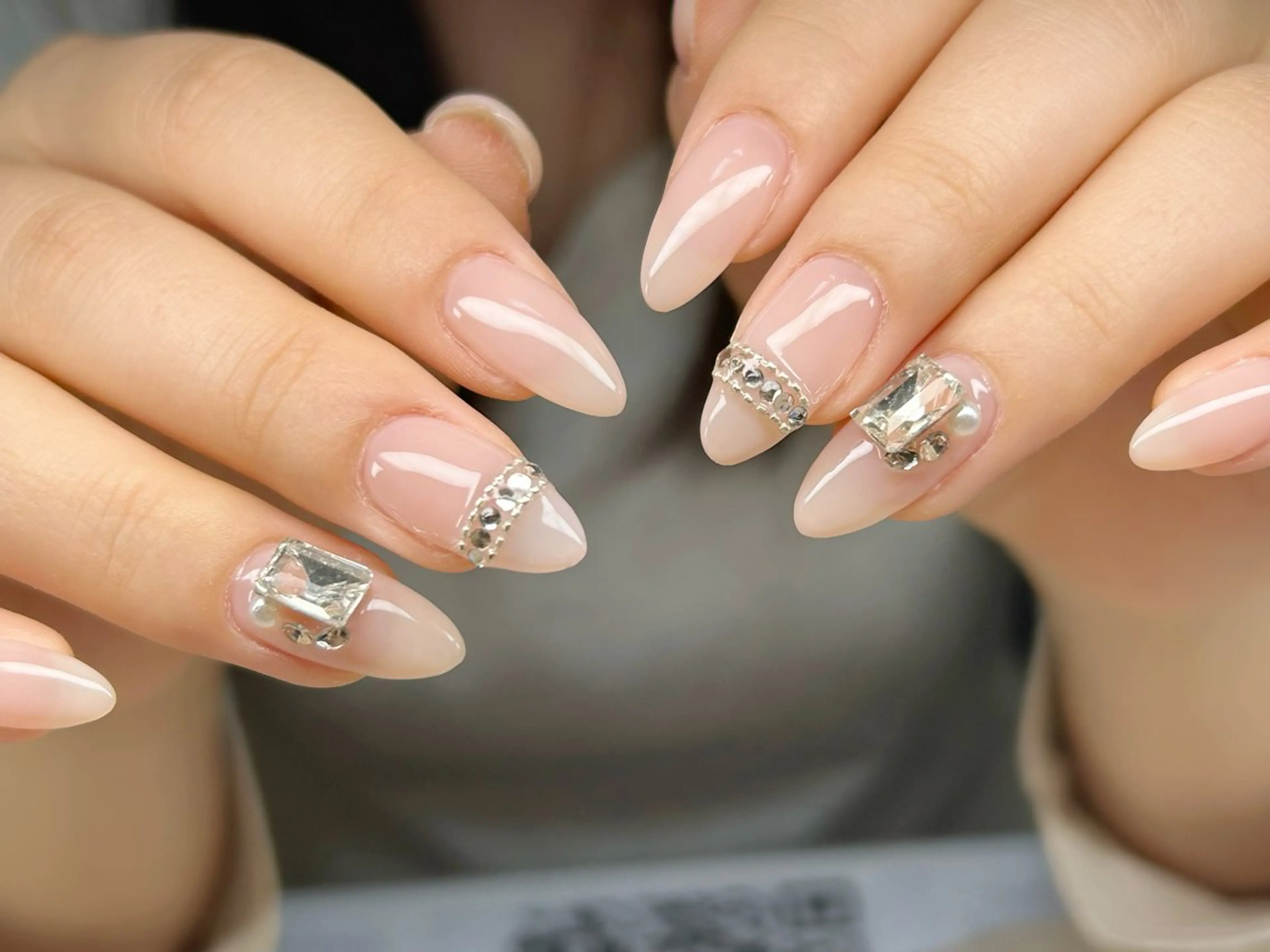 ネイル アートネイル チークネイル 成人式 入学式 長さ出し ハンドネイル Lino Nailのネイルデザイン