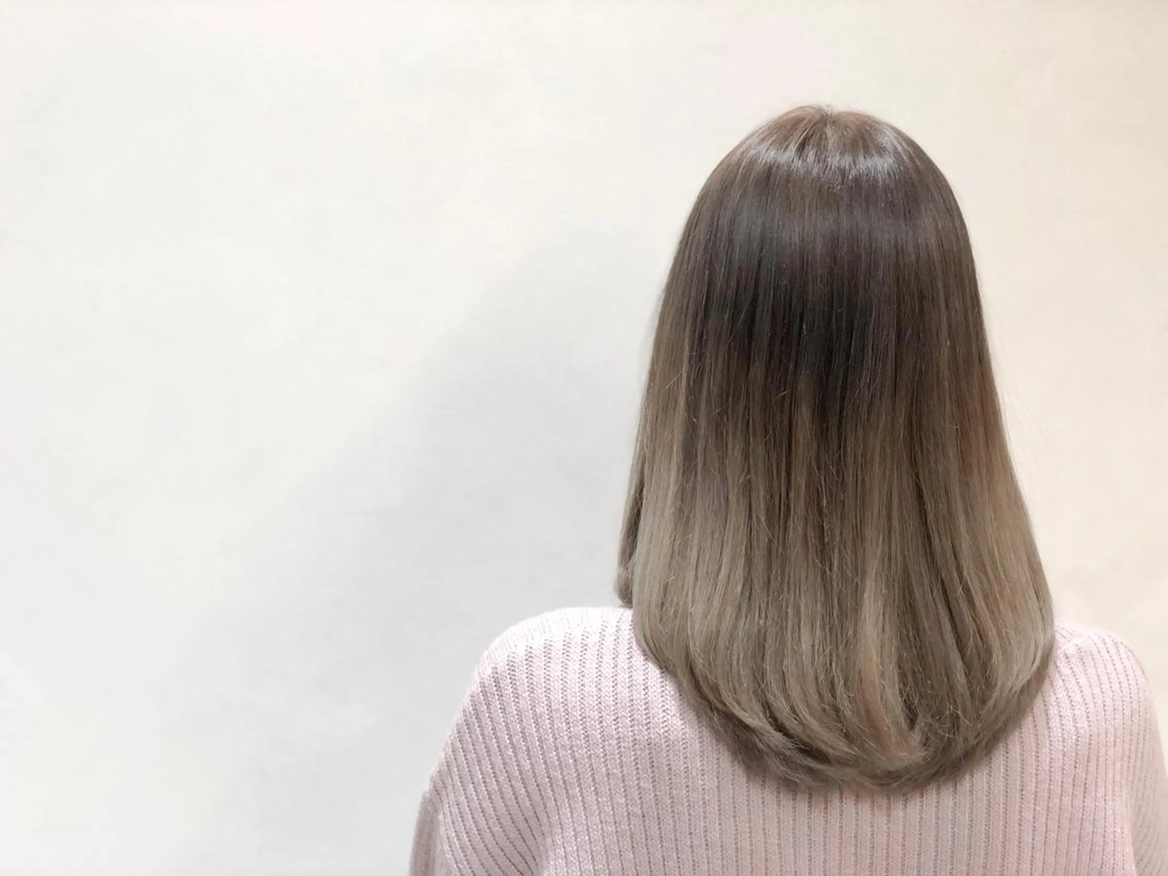 ミディアム カラー グラデーションカラー グレージュ ヘアカラー いしだ みさきのヘアスタイル