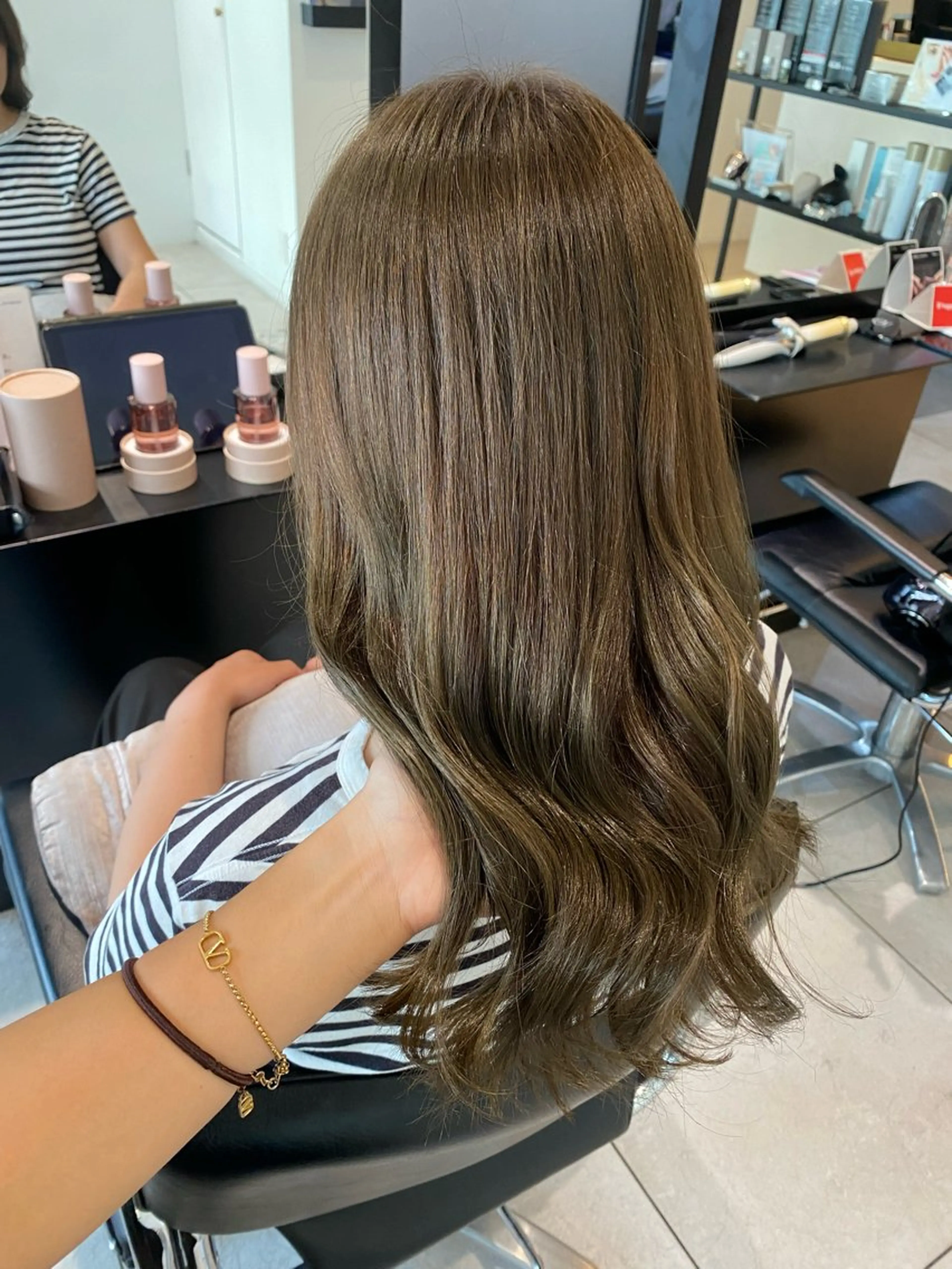 ロング カラー ベージュカラー オリーブベージュ レイヤーカット SPADIC 大阪店所属・梅田美容室 SPADICユヅキ♠のヘアスタイル