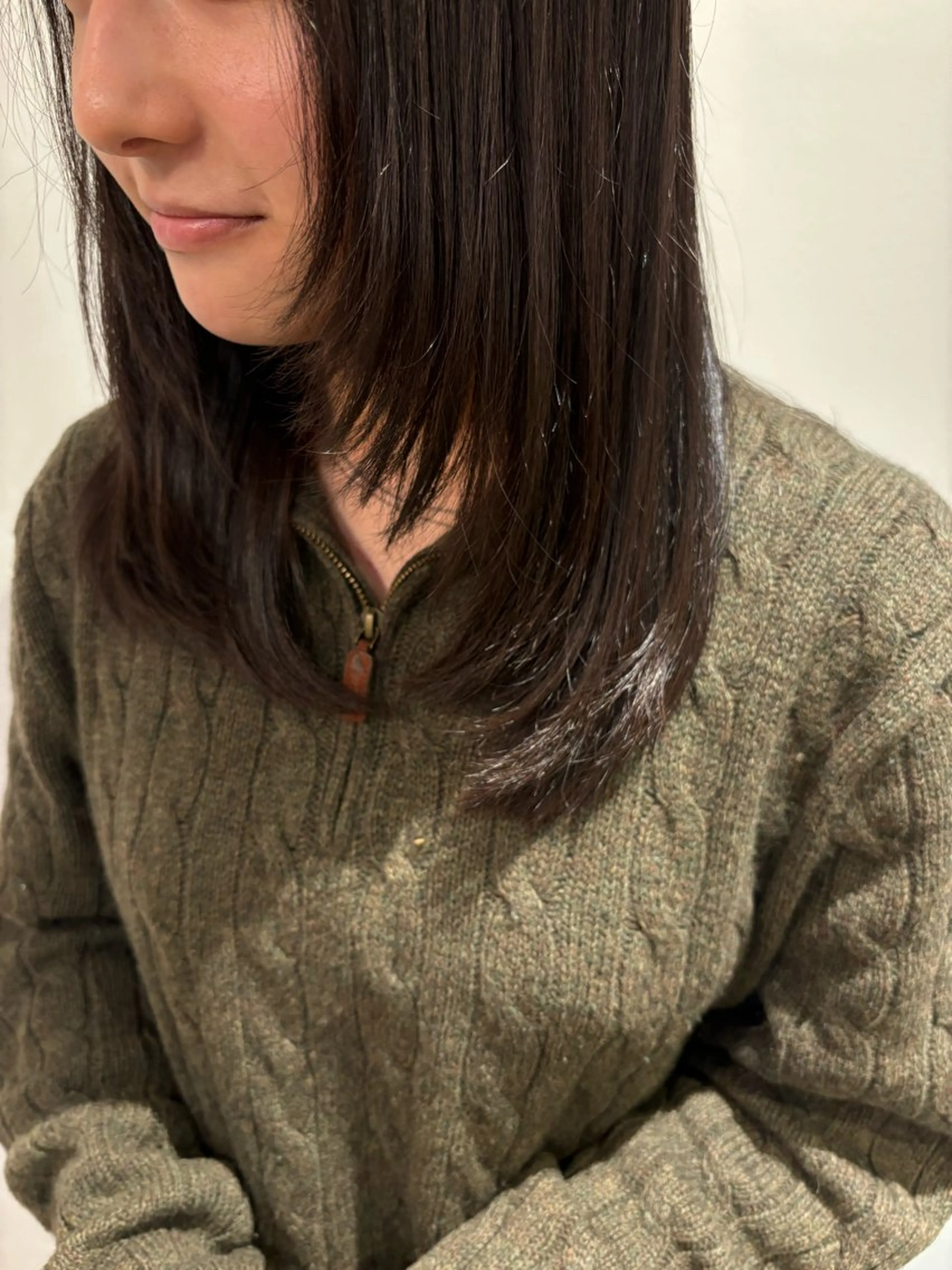 ミディアム 顔まわりレイヤー 顔周りカット レイヤーカット 青木 咲歩のヘアスタイル