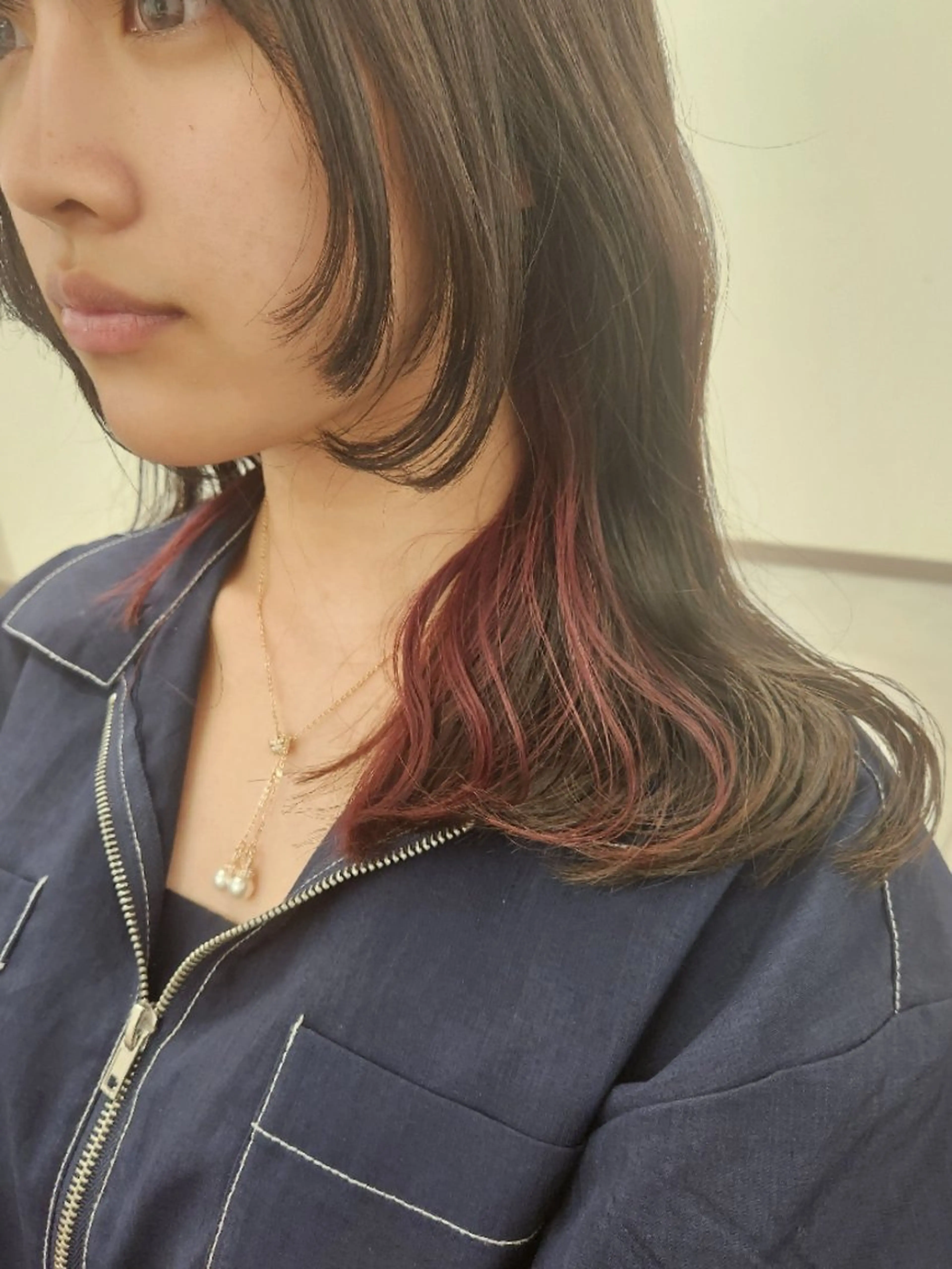 ミディアム カラー インナーカラー ピンクカラー カット ヘアカラー Era Hatsuneのヘアスタイル