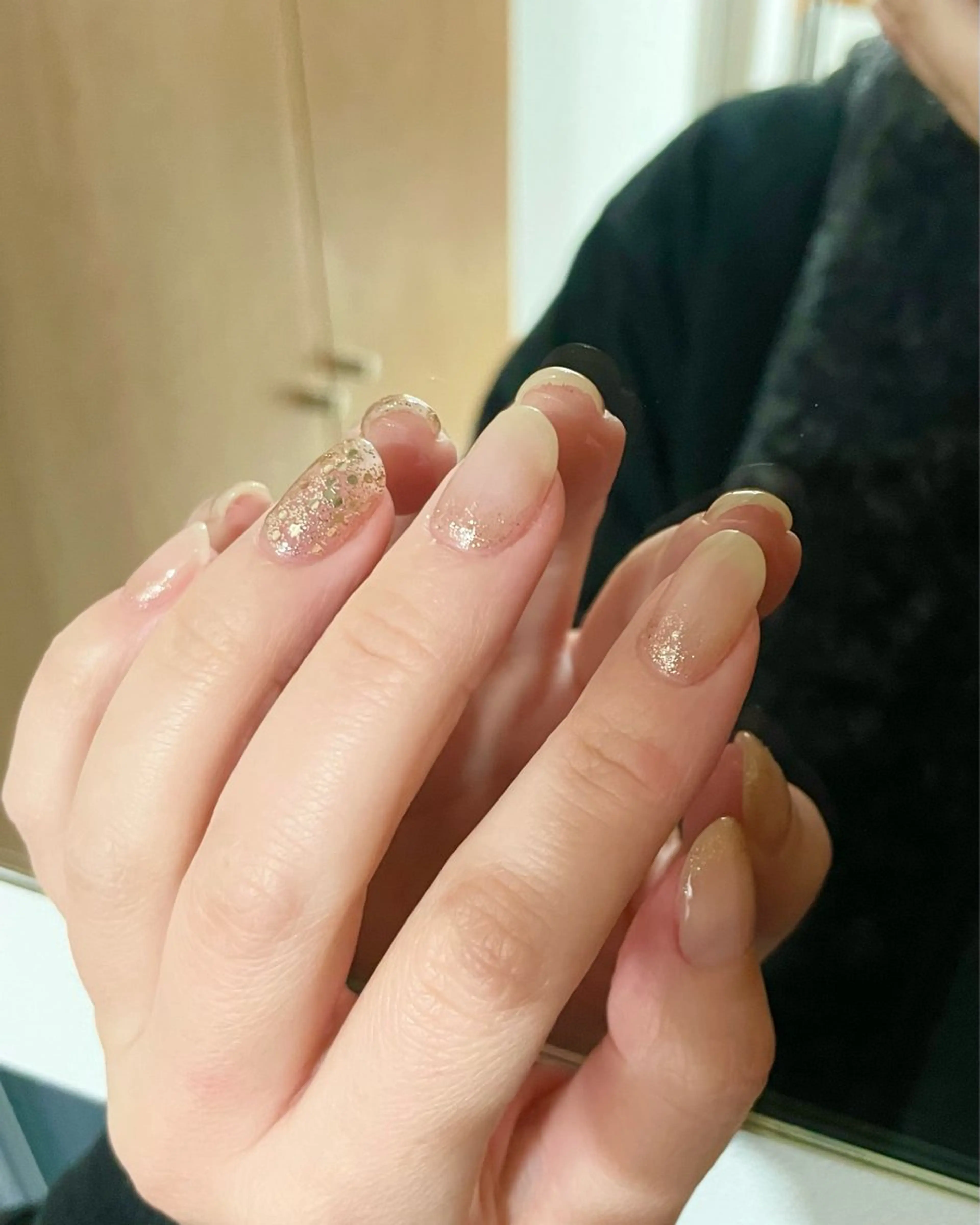 ネイル ゴールド グラデーション ブライダルネイル 冬ネイル クリスマス ハンドネイル nailsalon amity🌿池田のネイルデザイン
