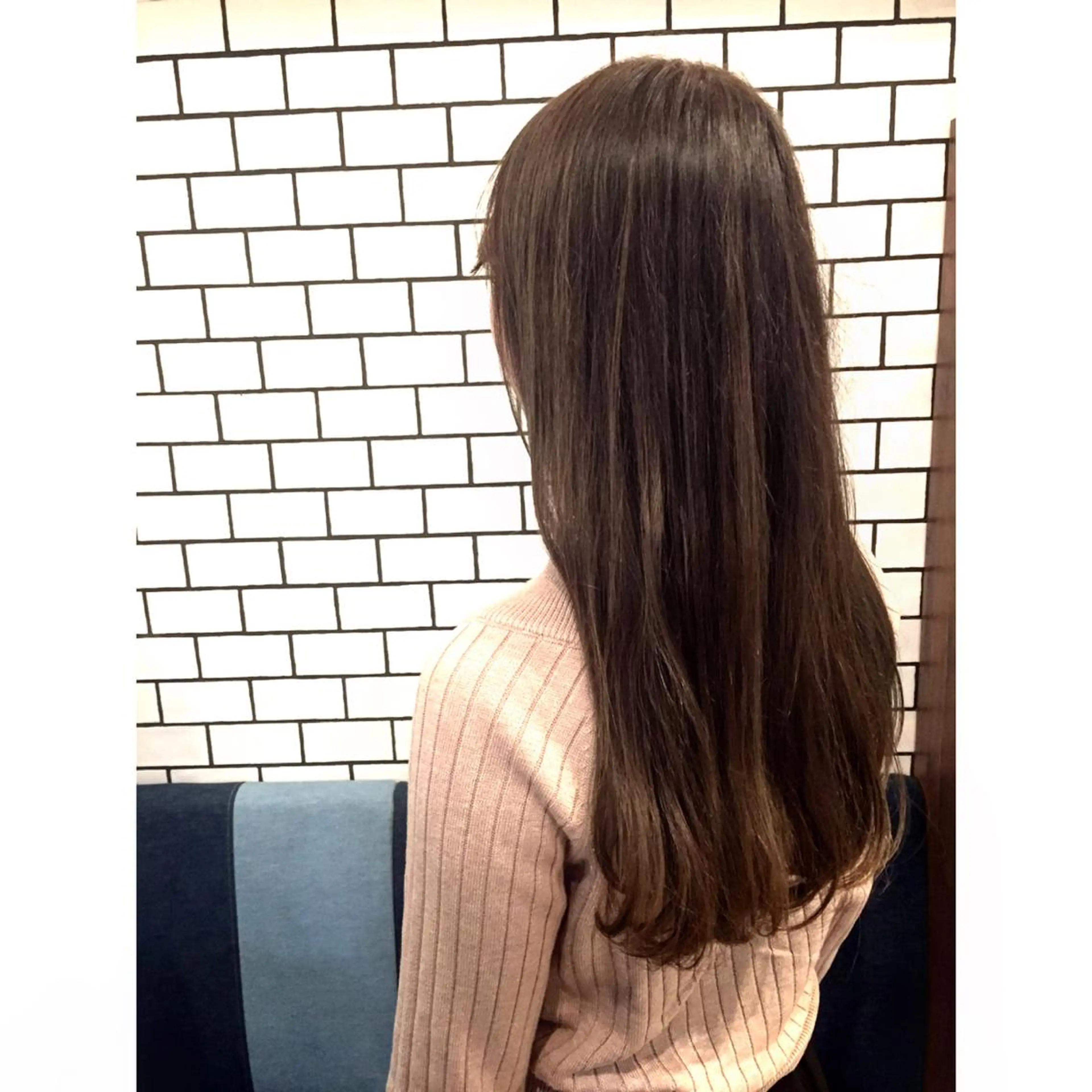 セミロング カラー アッシュ 小顔カット✨ 透明感カラーのヘアスタイル