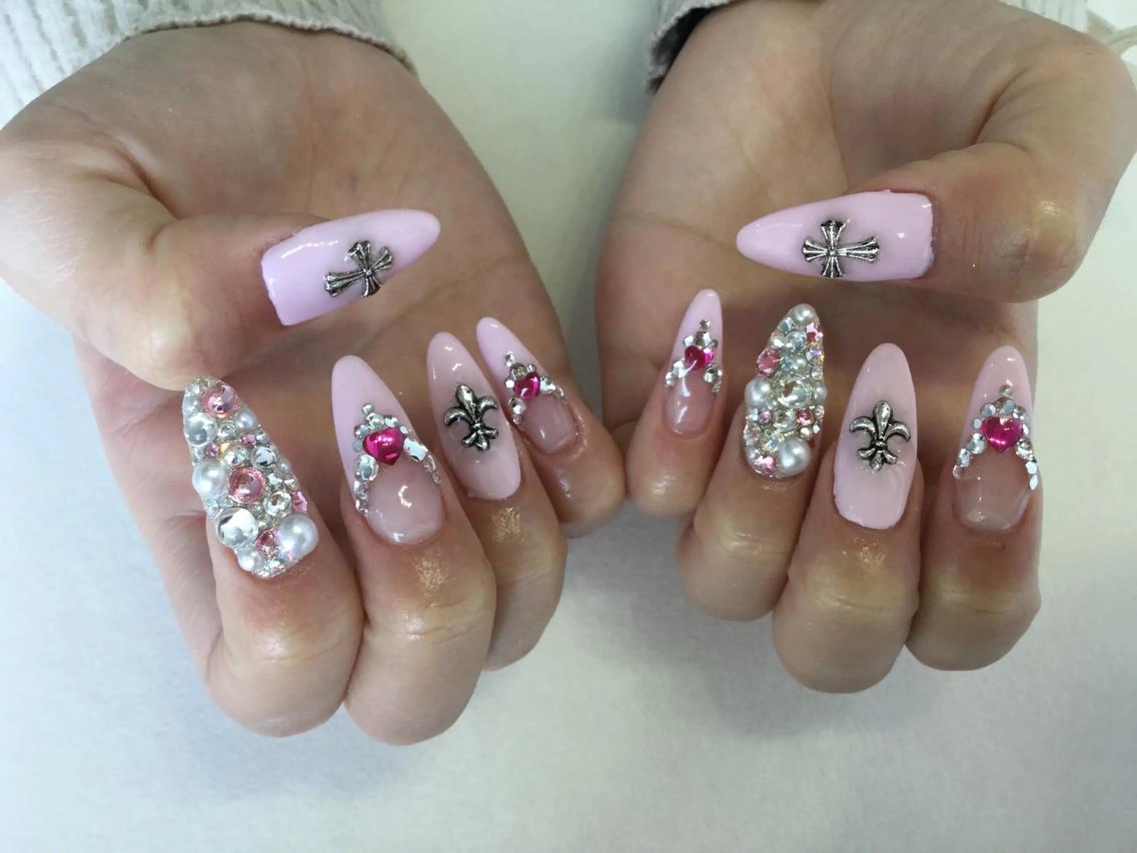 ネイル ハンドネイル 💎🐰 saki. m 🐰💎のネイルデザイン