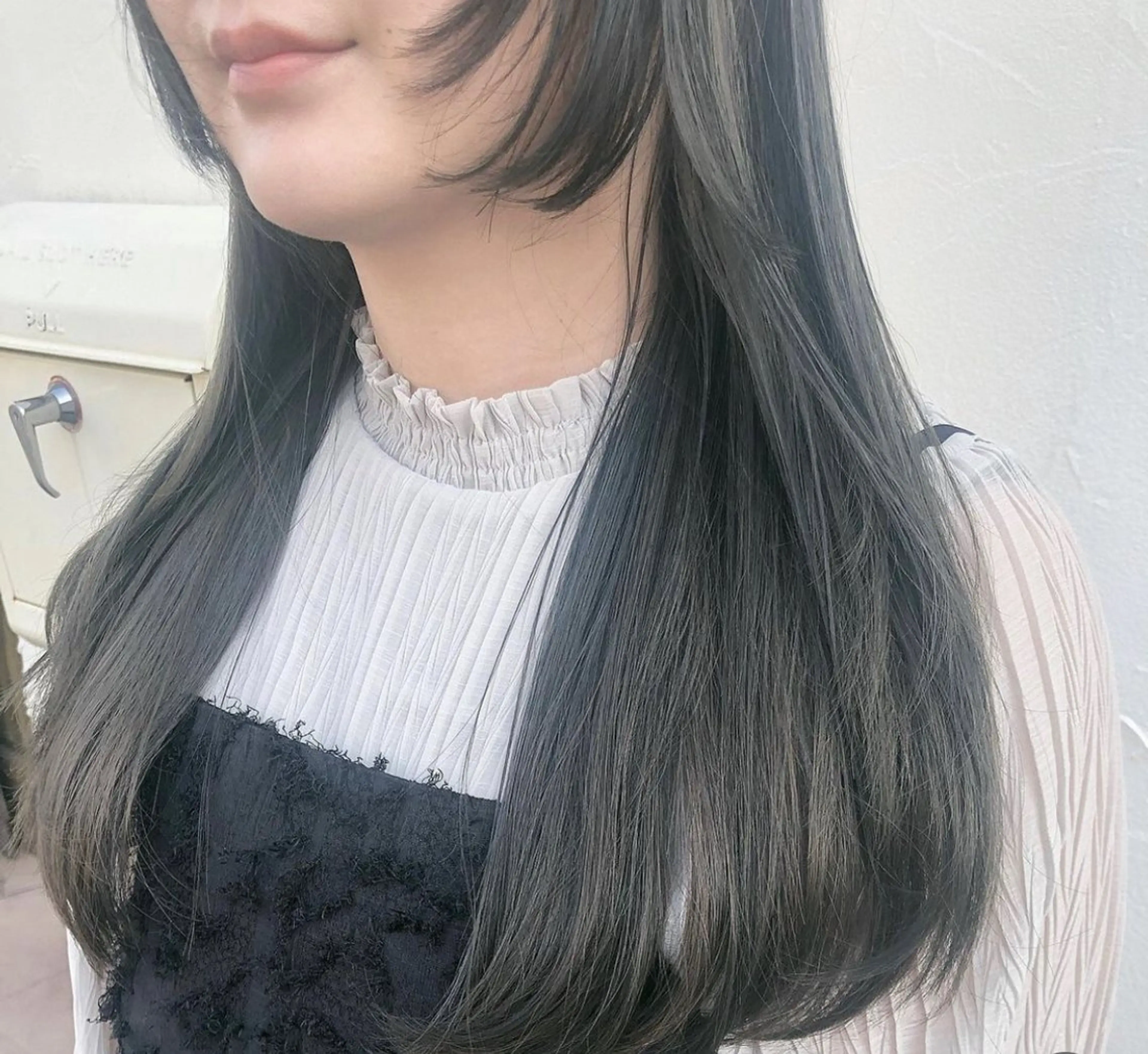 ロング カラー パーマ ヘアアレンジ ブリーチ ダブルカラー グレージュ ブリーチなしカラー オリーブグレージュ カット ヘアカラー トリートメント 【ツヤ髪美容師】 ツダケイスケのヘアスタイル