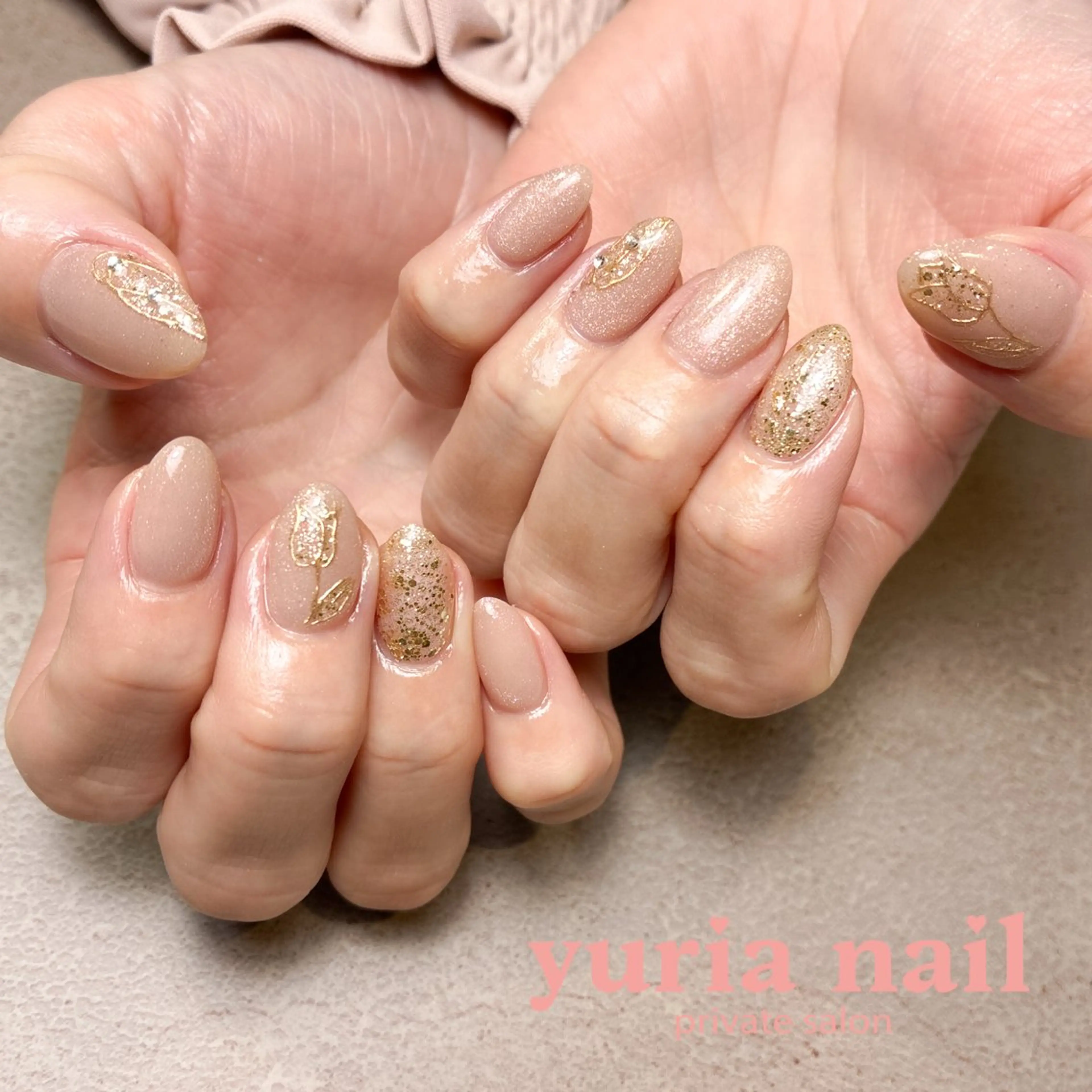 ネイル ゴールド ラメ(グリッター) ニュアンスネイル 春ネイル ハンドネイル 小林 ゆりあのネイルデザイン
