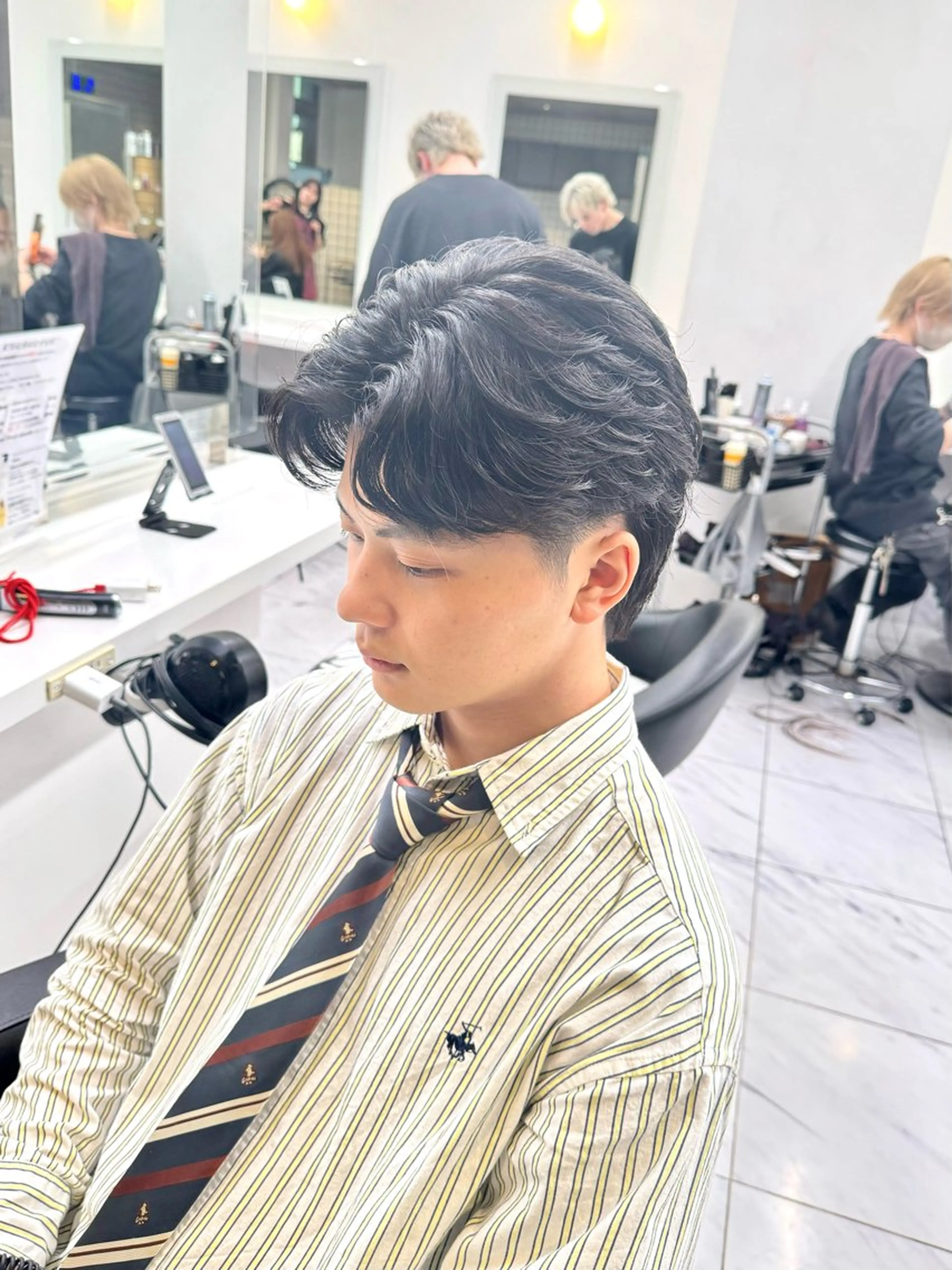 ショート パーマ ヘアアレンジ メンズ フェザーパーマ メンズパーマ ヘアカラー パーマ トリートメント ヘアセット 艶カラー の達人のヘアスタイル