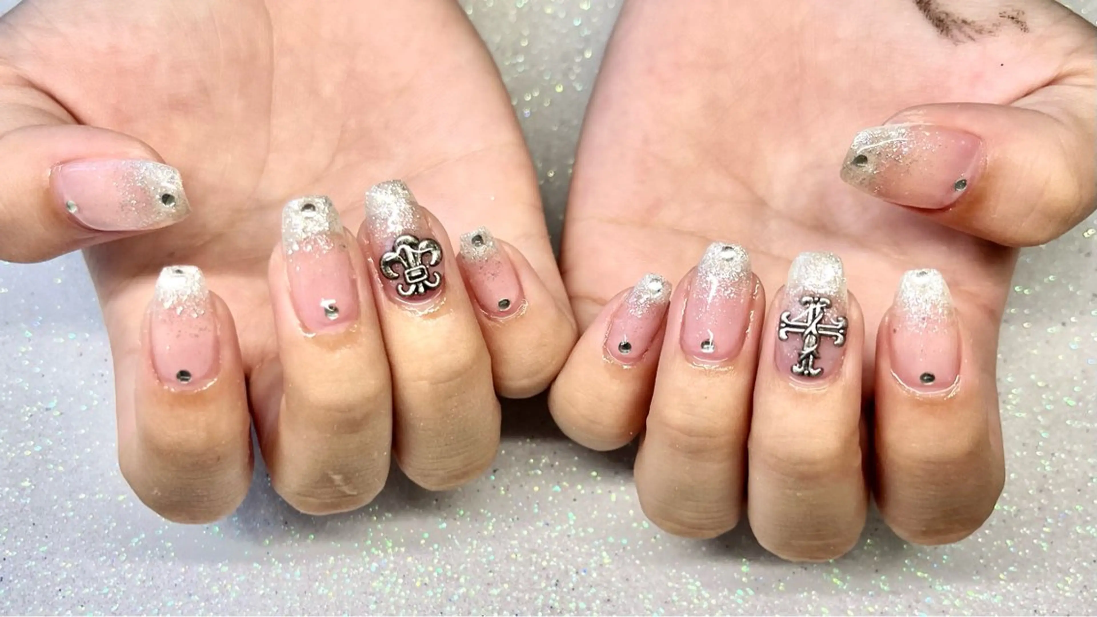 ネイル VIERU YURIのネイルデザイン