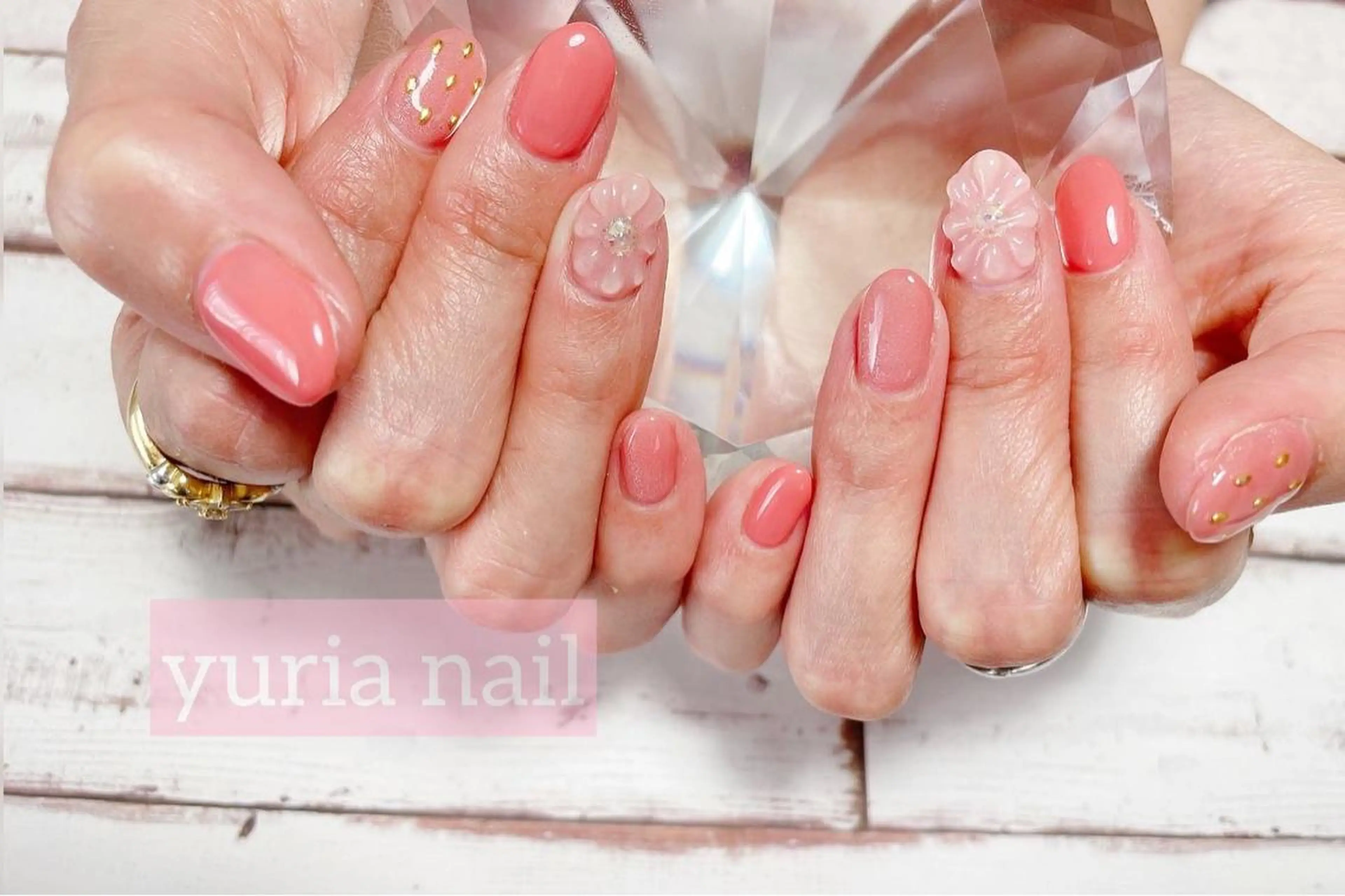 ネイル フラワーネイル ジェルネイル ゴールド マグネットネイル ワンカラーネイル ハンドネイル 小林 ゆりあのネイルデザイン