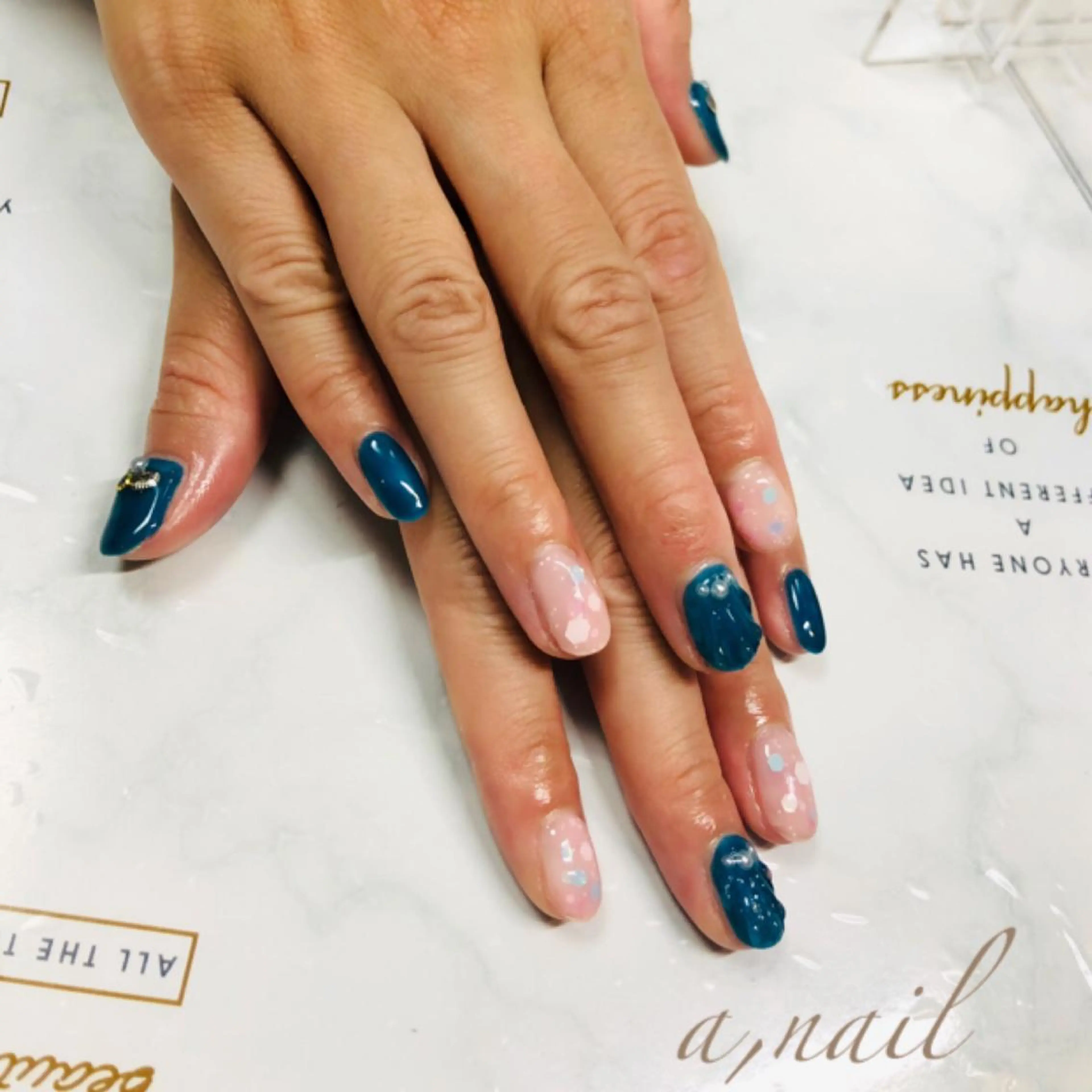 ネイル フットネイル ジェルネイル グラデーション ラメ(グリッター) ラメグラデーション ハンドネイル ネイルサロン エーネイルのネイルデザイン