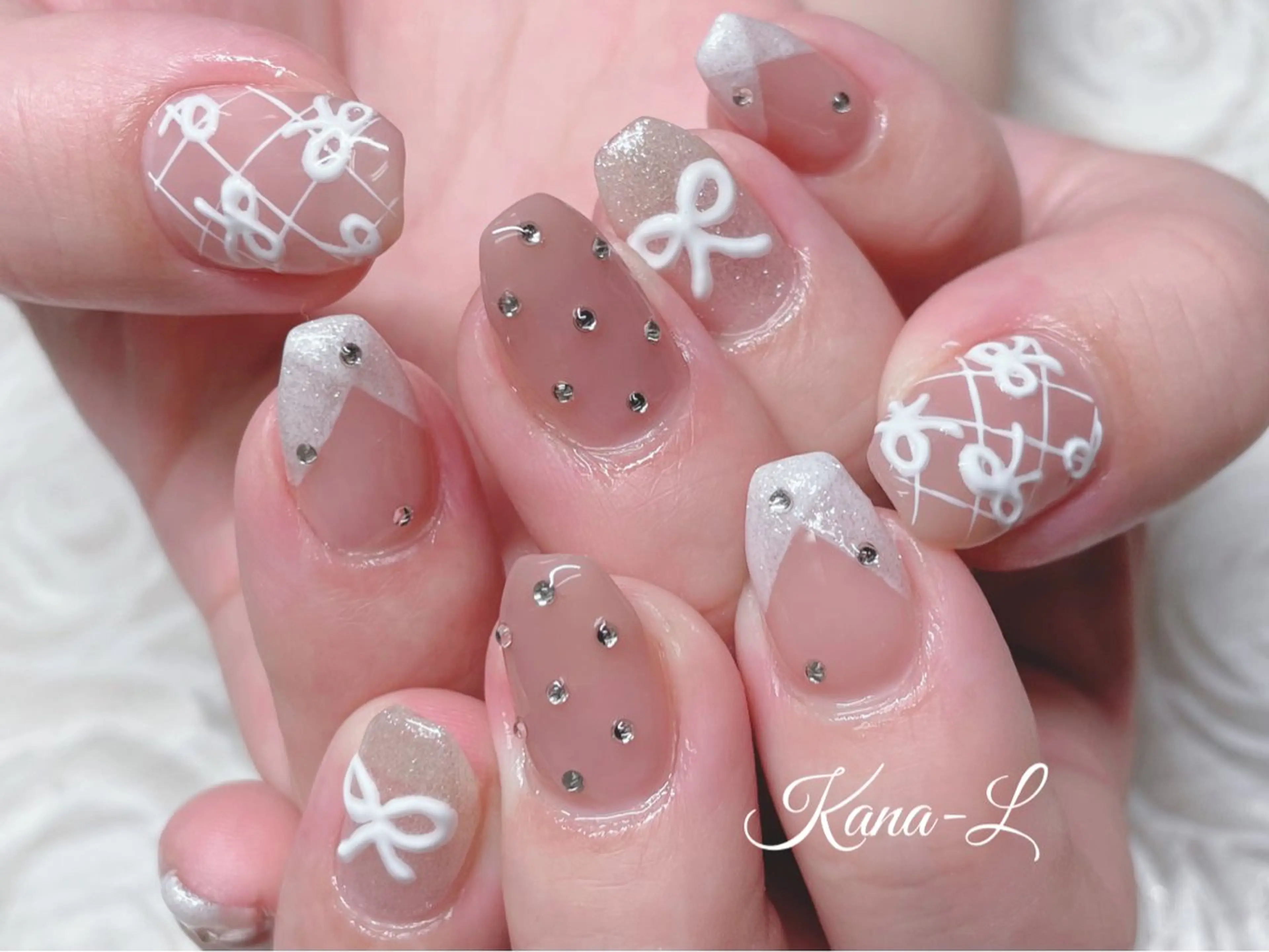 ネイル フレンチネイル ジェルネイル キラキラネイル パラジェル リボン 芦辺 香奈のネイルデザイン