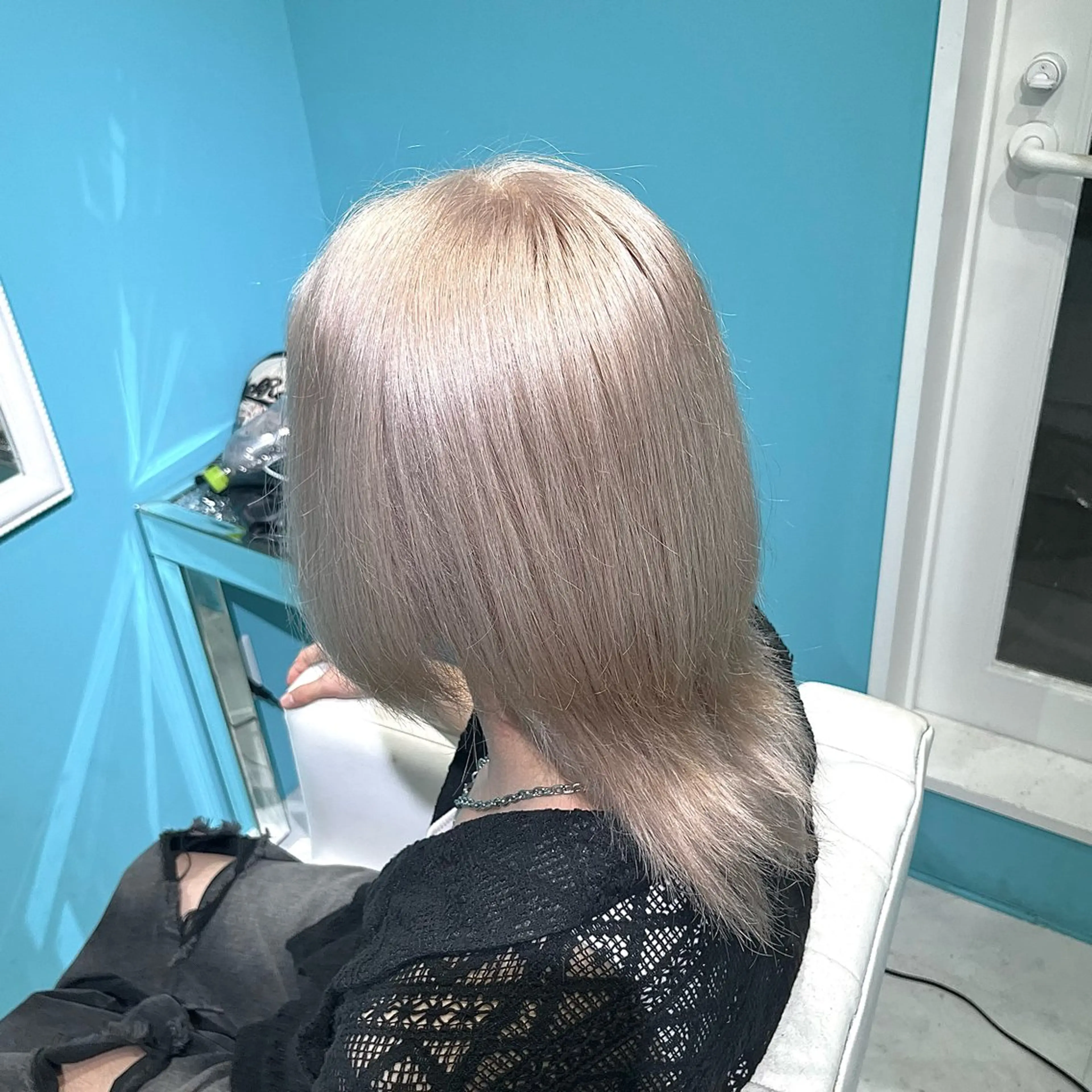 カラー ベージュカラー ブリーチ ブロンド デザインカラー グレージュ ヘアカラー トリートメント ハイトーン/ 髪質改善/上質艶髪のヘアスタイル