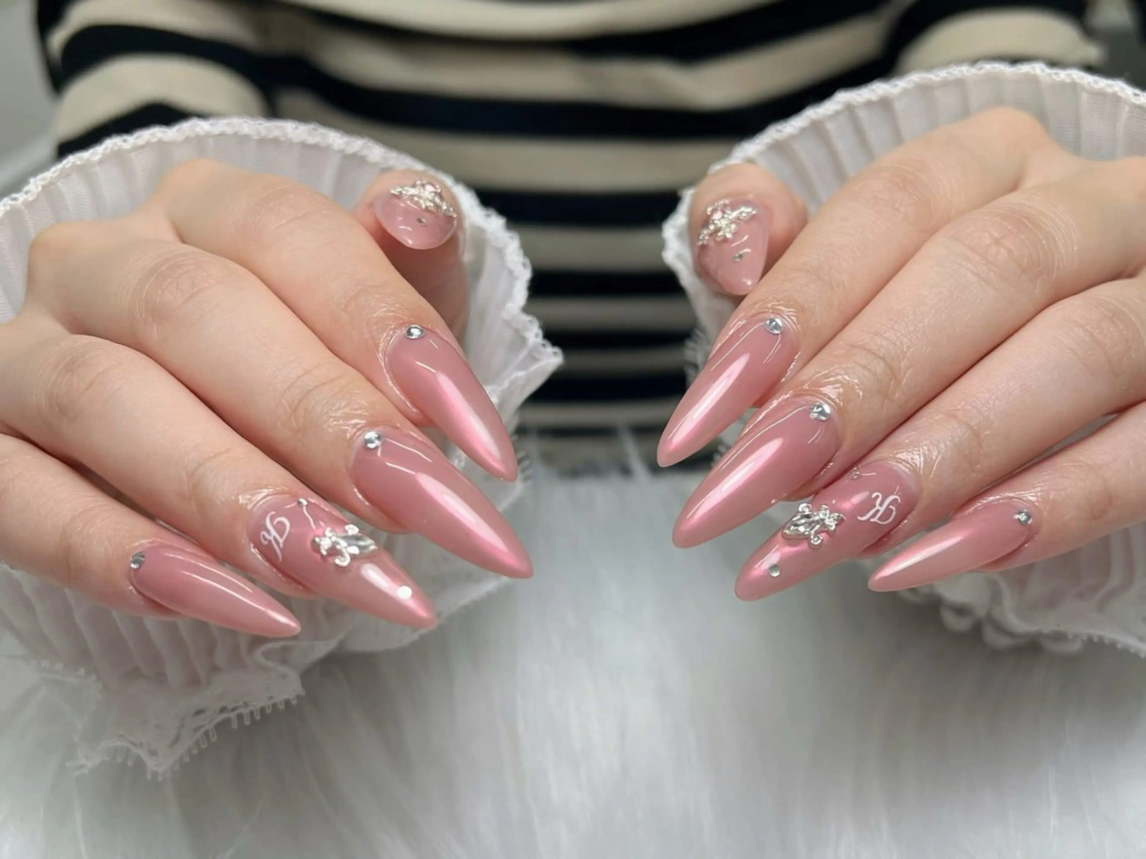 ミディアム ハンドネイル Pio Mielのネイルデザイン