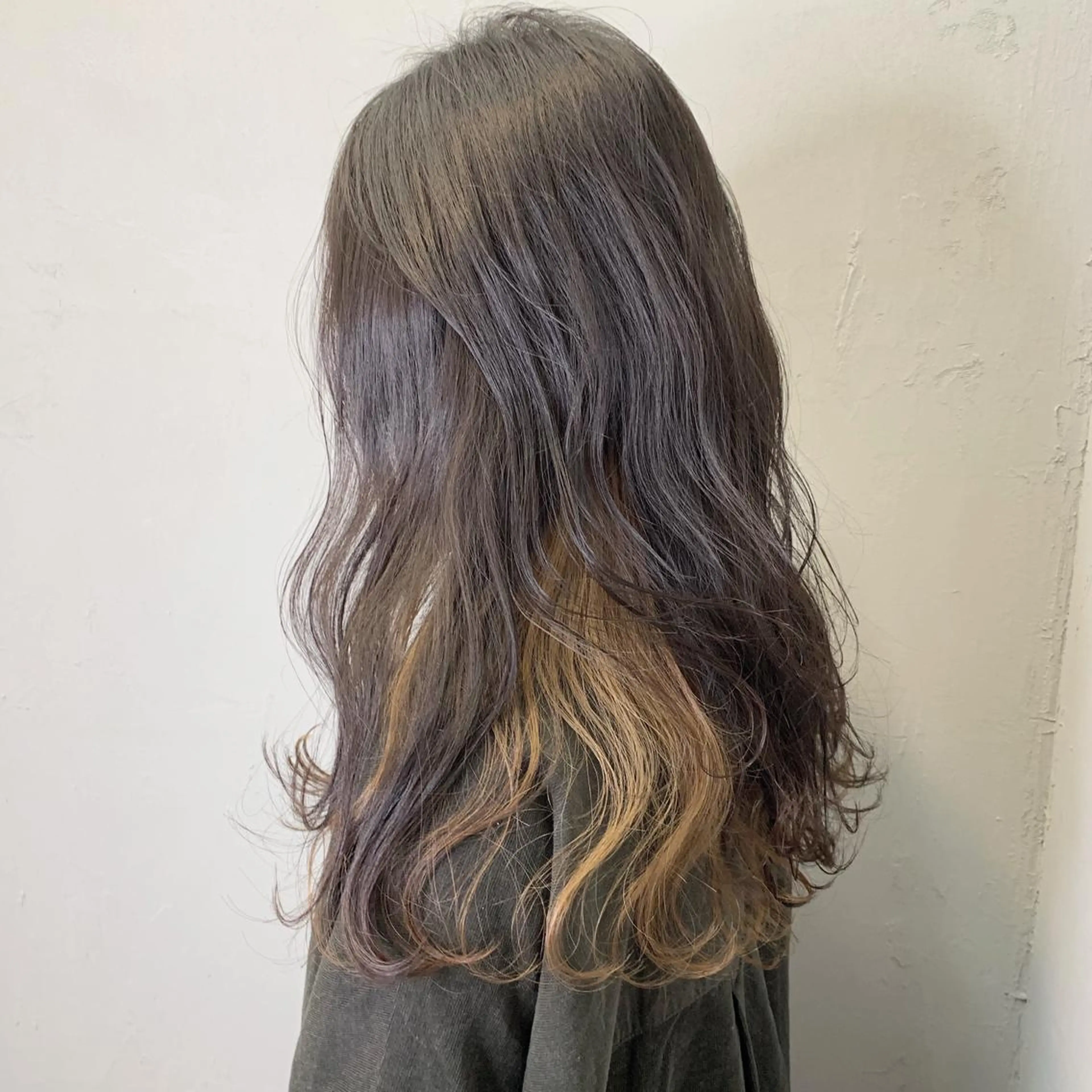 ロング カラー インナーカラー ヘアカラー トリートメント AMI Hair Supply所属・YUSUKE レイヤーカットカラーのヘアスタイル