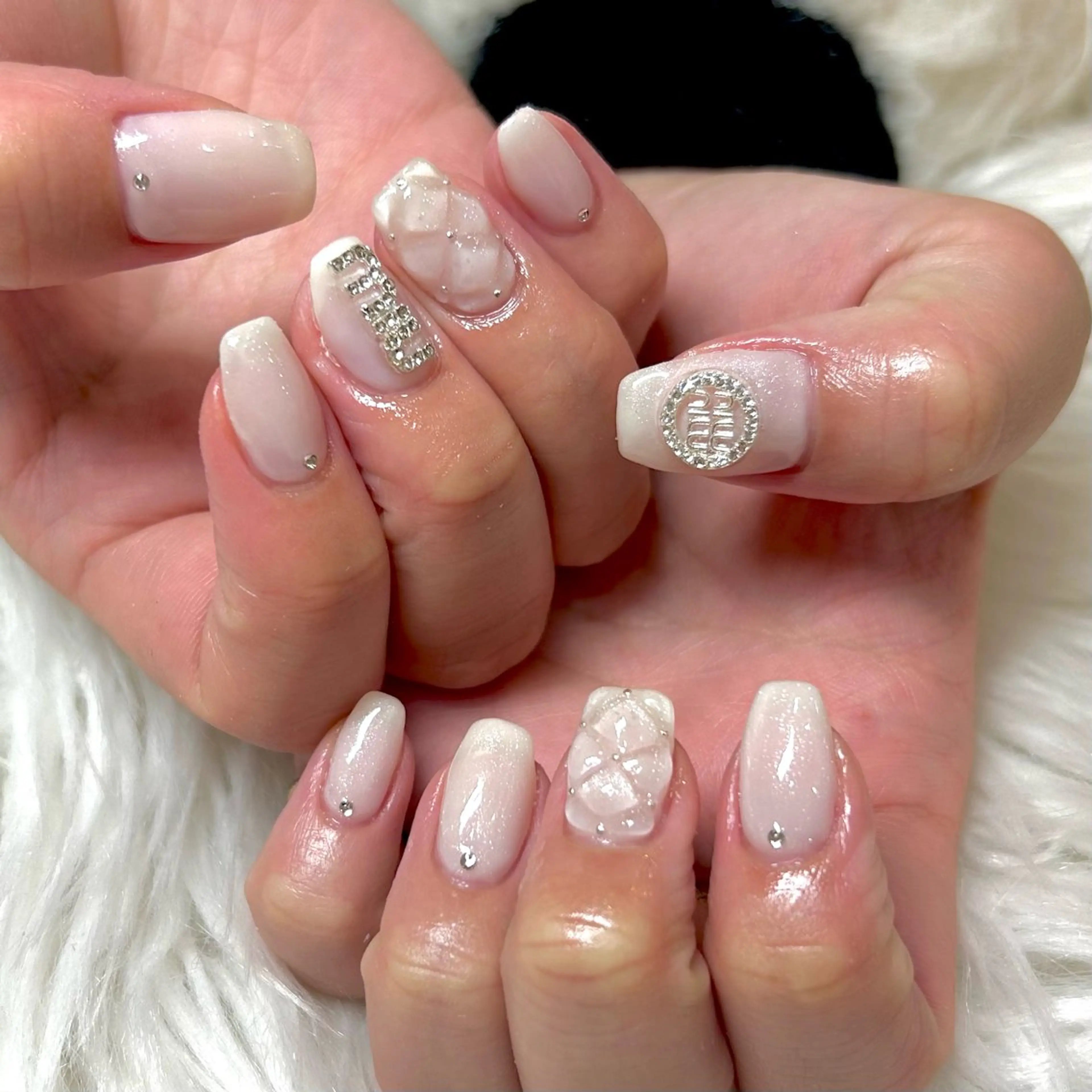 ネイル ストーンネイル SOARE TADAのネイルデザイン