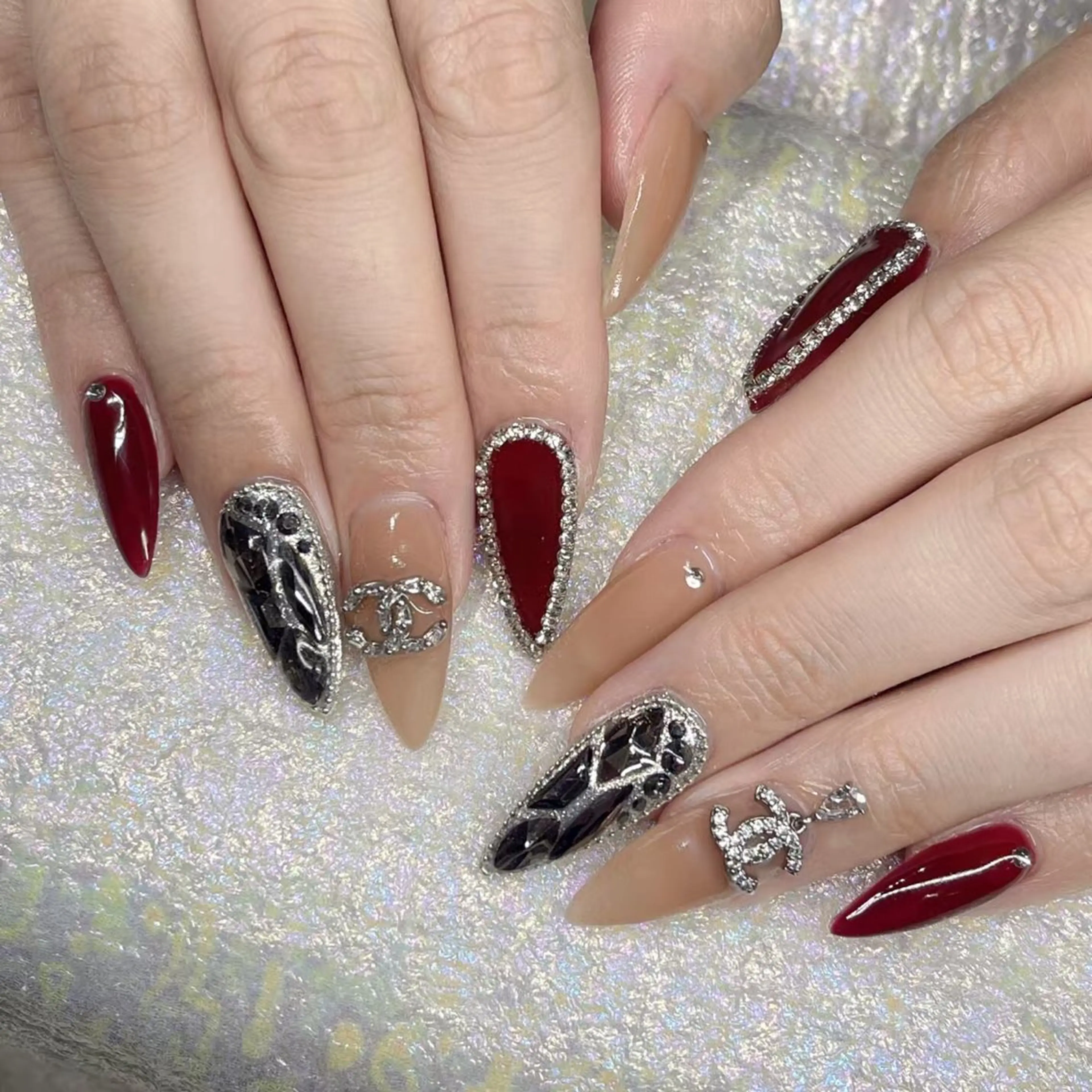 ネイル ハンドネイル Queens テイのネイルデザイン