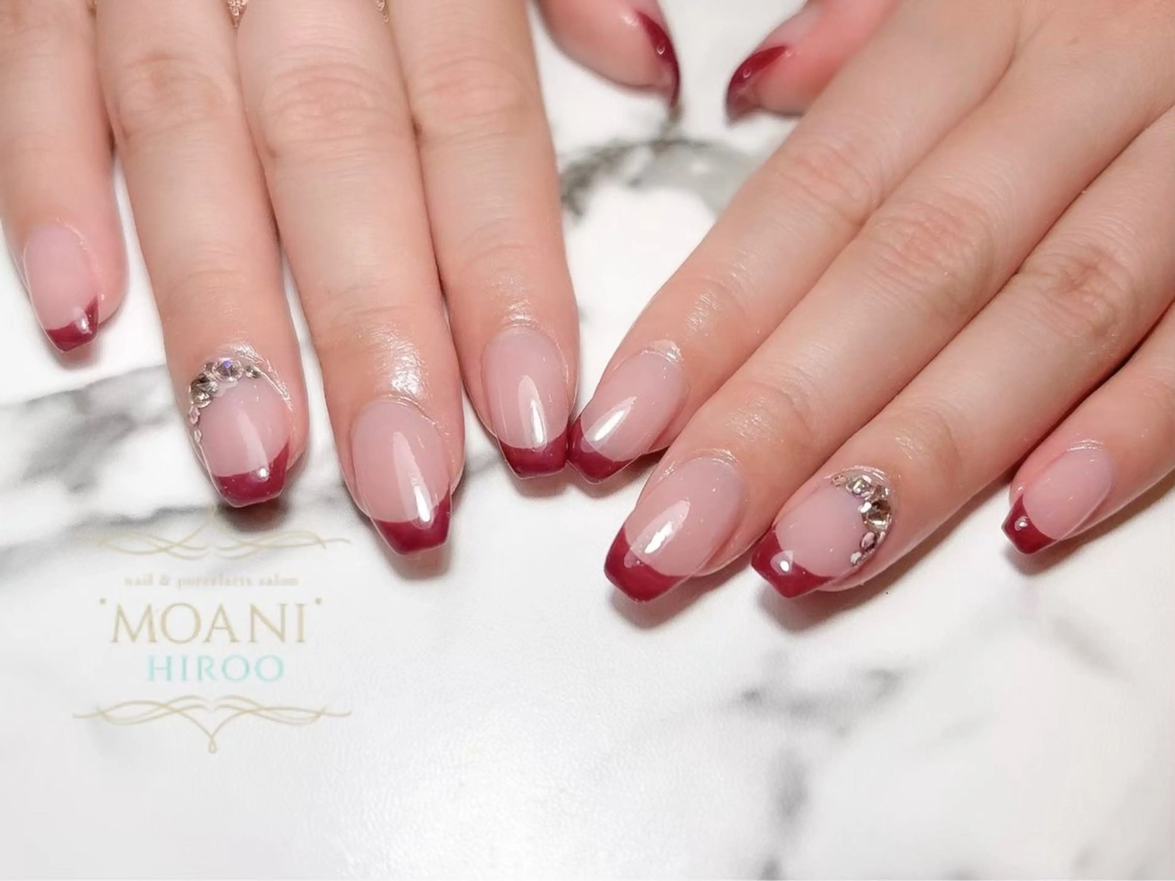ネイル フレンチネイル 赤色 フィルインネイルサロンMOANIHiroo 恵比寿店所属・NAGAFUCHI HONOKAのネイルデザイン