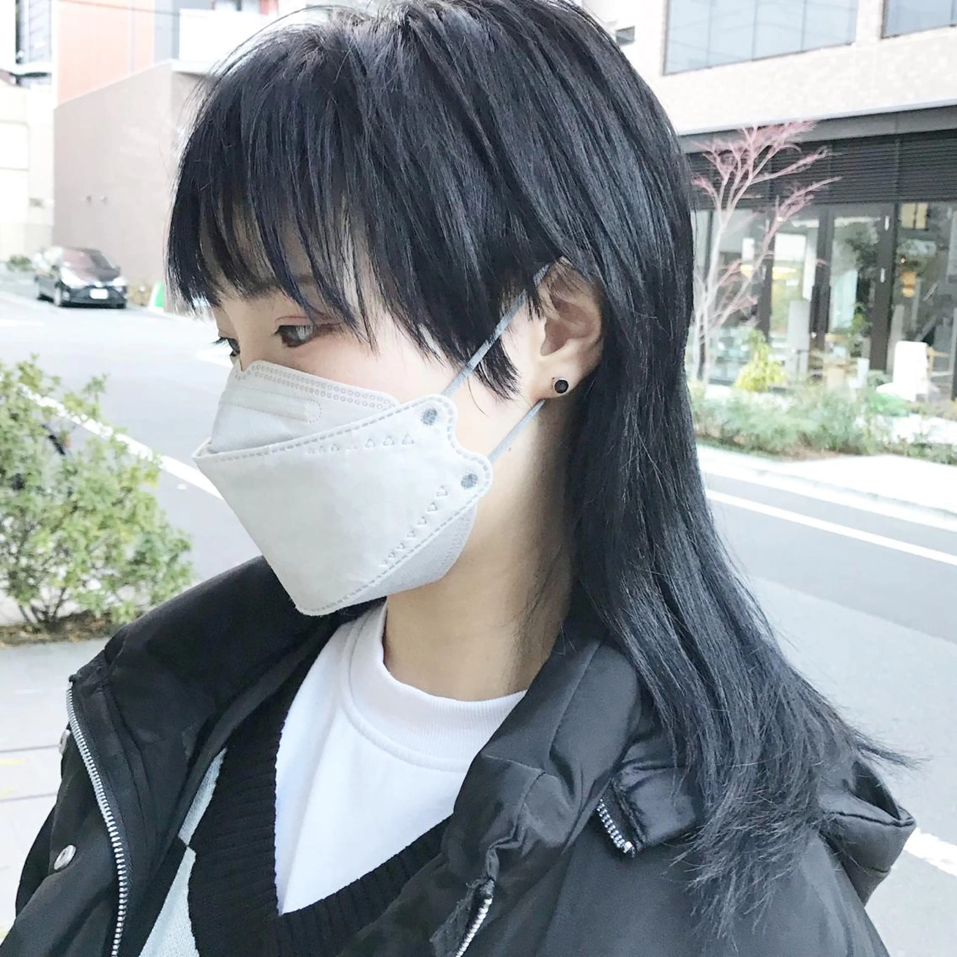 ミディアム カラー 黒髪 ブリーチ ブルーカラー ブルーブラック ケアブリーチ カット ヘアカラー トリートメント ヘアセット ✂︎ウルフ・ショート ✂︎MIKUNIのヘアスタイル