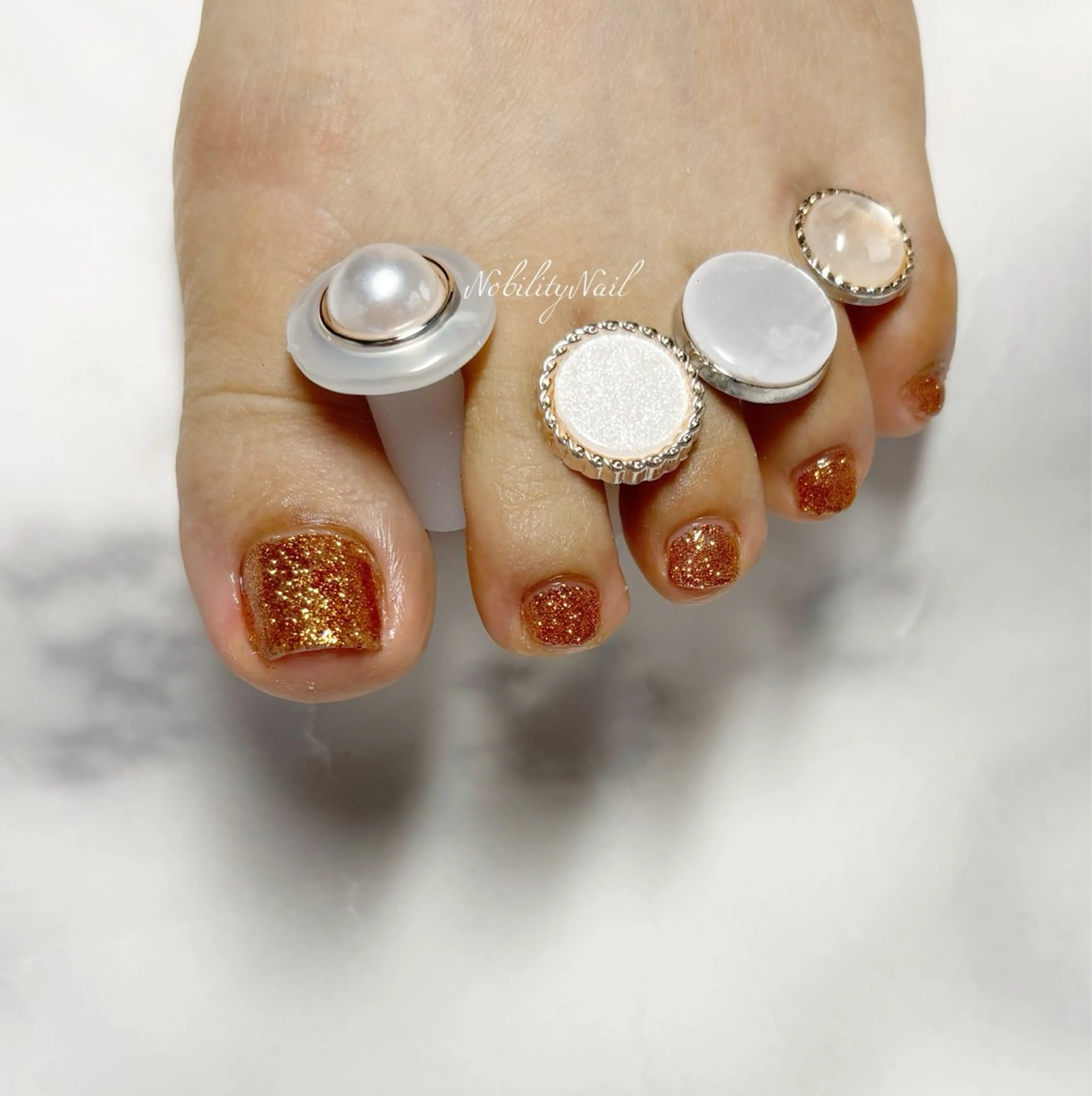 ネイル ジェルネイル ラメ(グリッター) フットネイル ネイルサロンNobilityNail所属・風口 麻由子のネイルデザイン