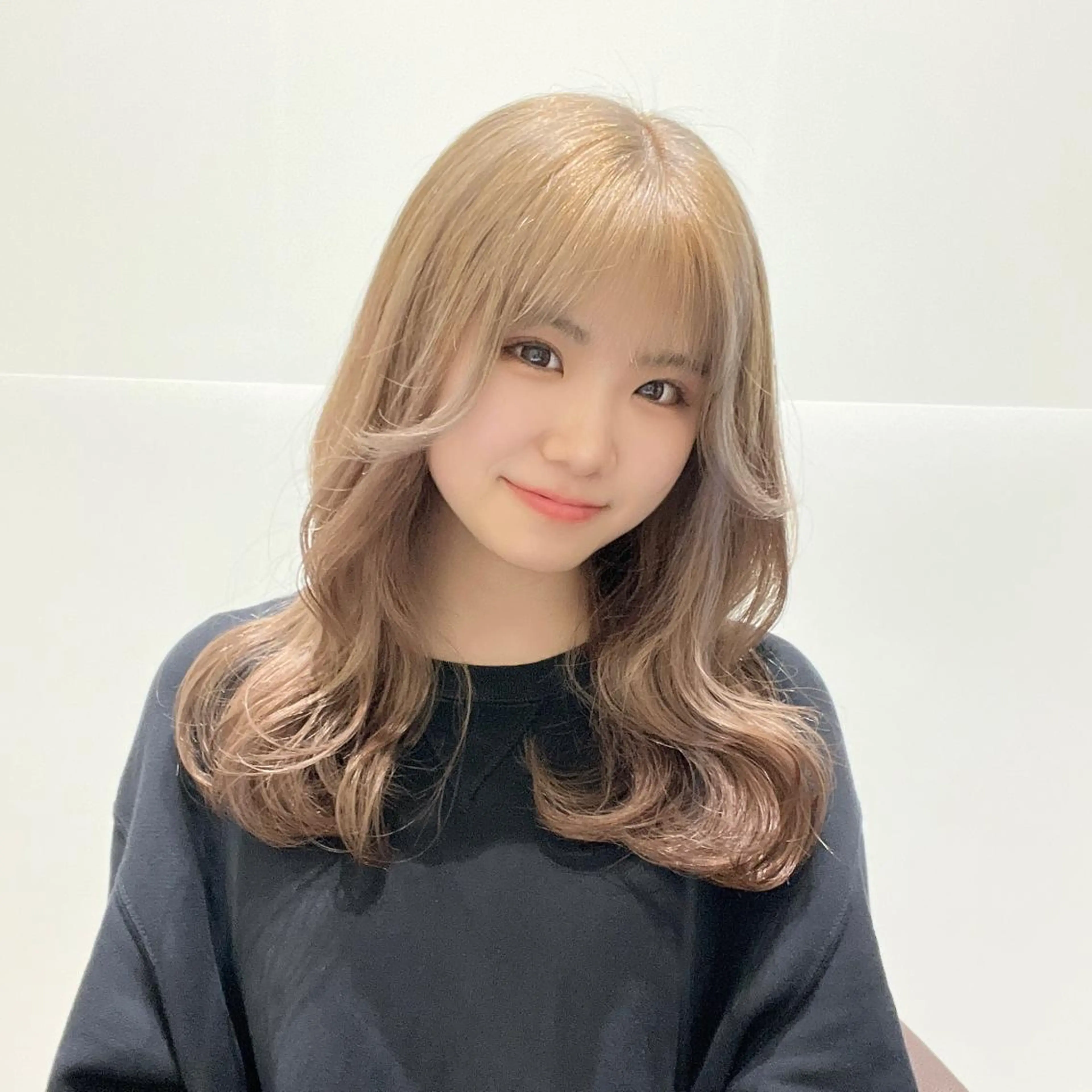 セミロング カラー 💖暖色・ハイトーン 🐈みおり💖のヘアスタイル