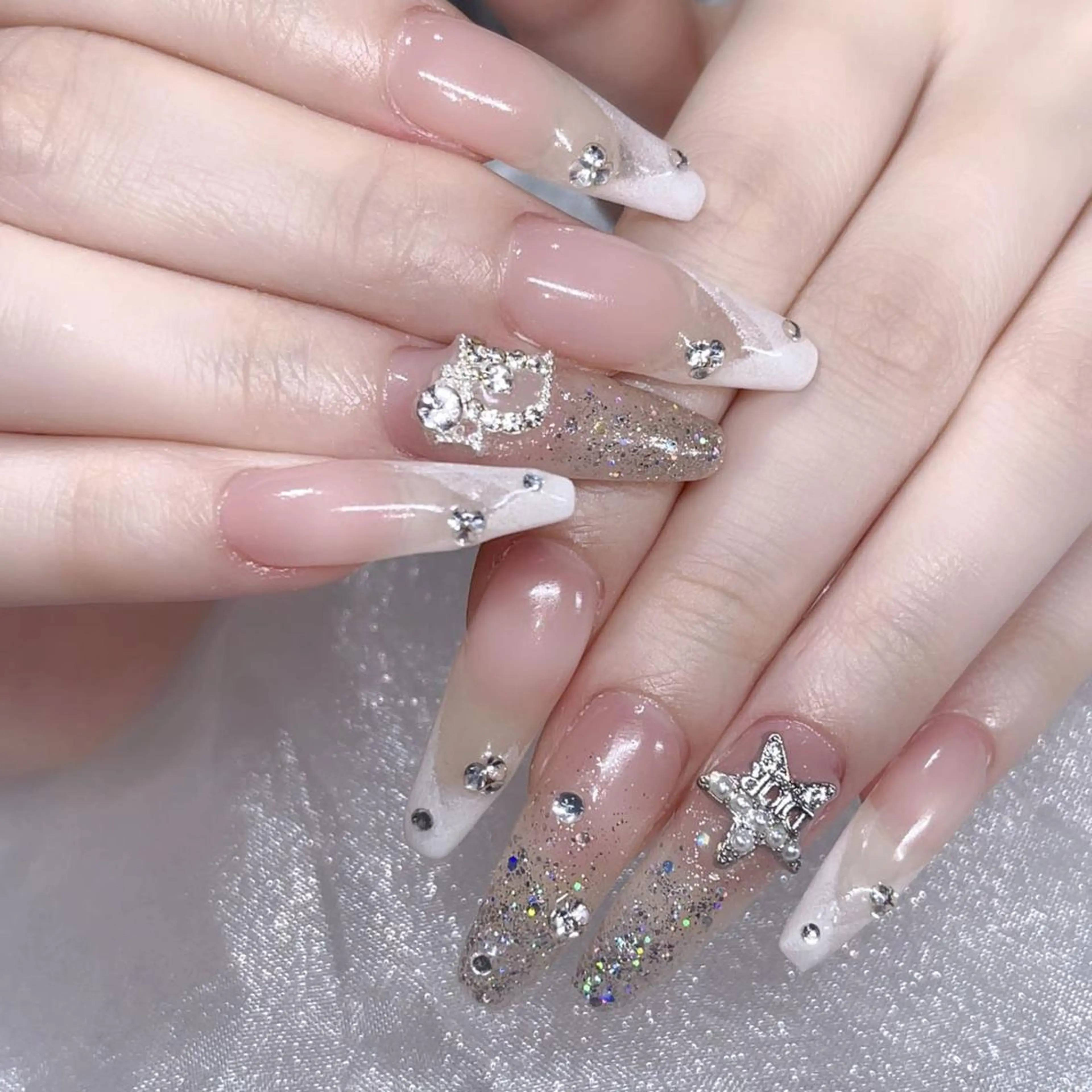 ネイル アートネイル 長さ出し ネイルチップ Queens momoのネイルデザイン