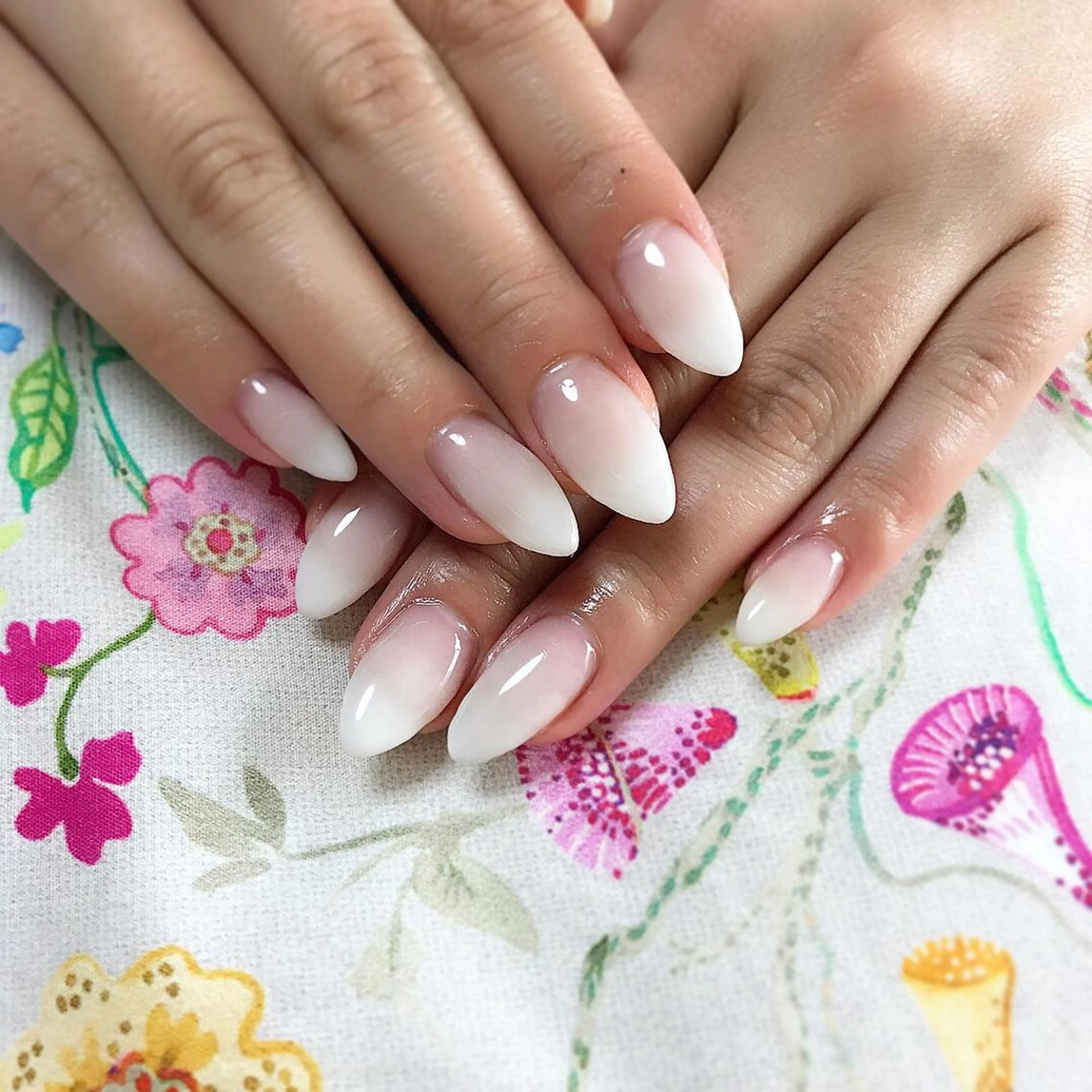 ネイル グラデーション スカルプネイル 《カメレオン》 西田美輝のヘアスタイル