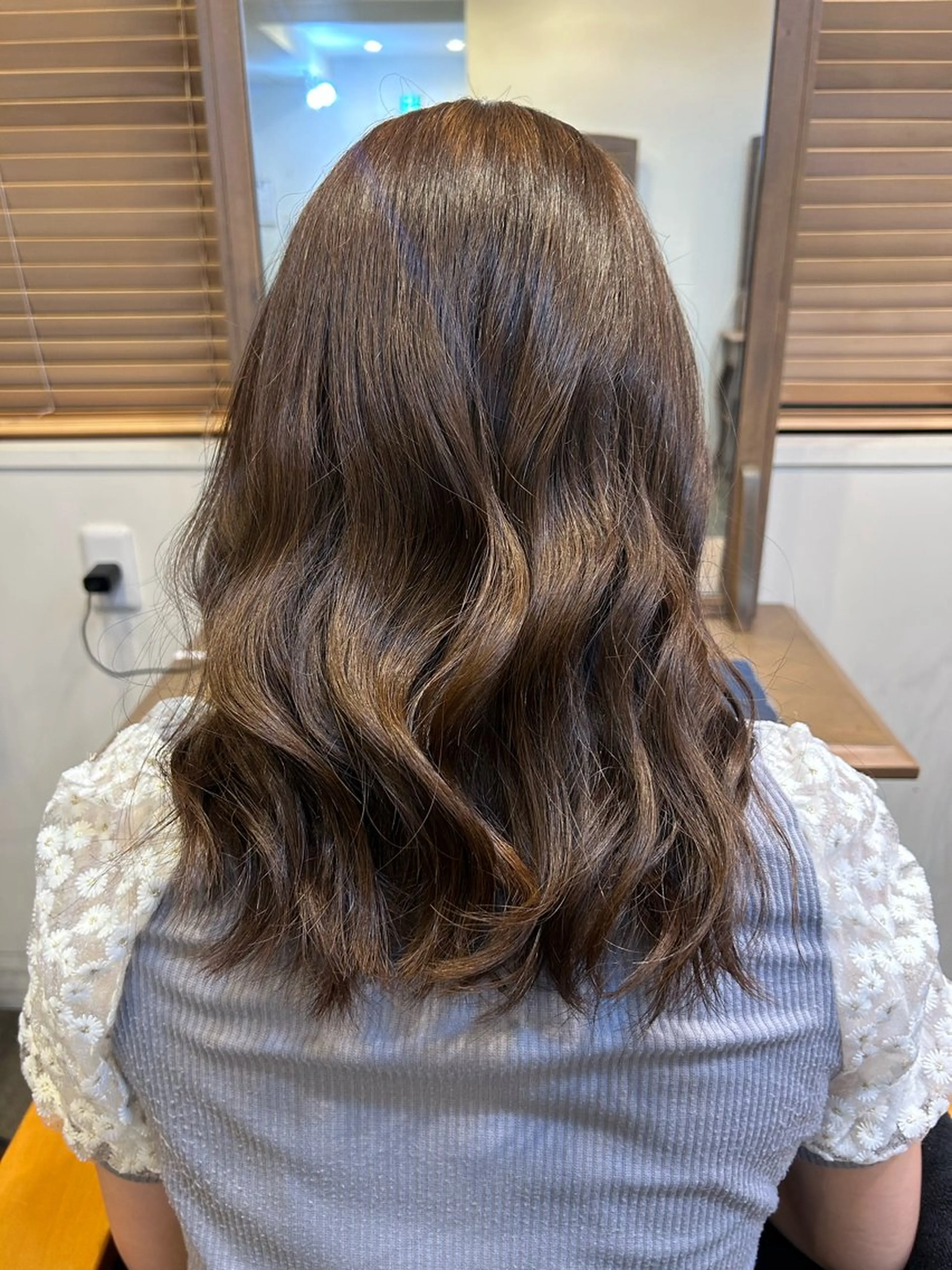 カラー ベージュカラー オリーブベージュ ヘアカラー SALOWIN 新宿三丁目me+所属・レイヤー/ボブ/ パーマ/HARUKAのヘアスタイル