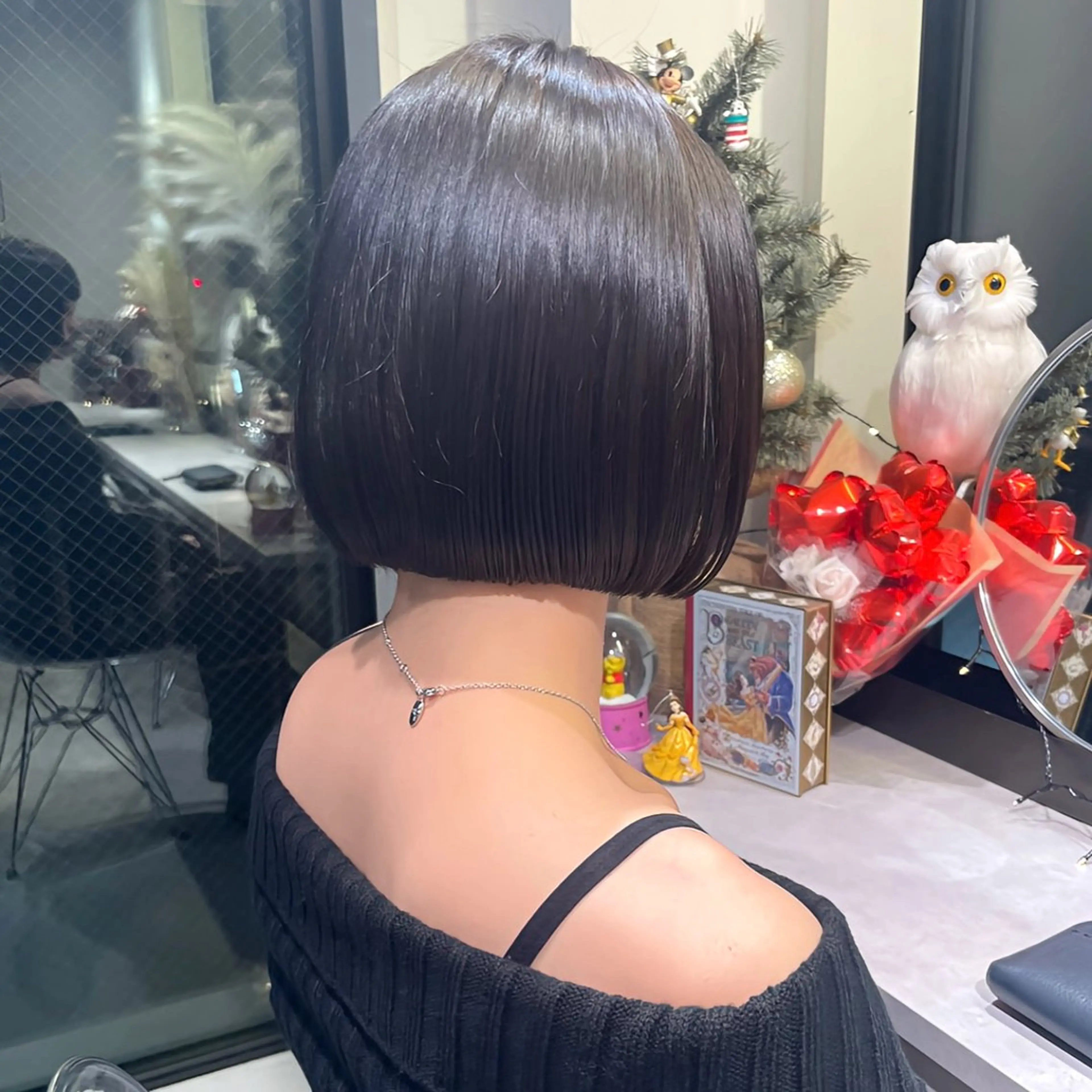 ショート カラー 切りっぱなしボブ ボブ GO TODAY シェアサロン 原宿Verno店所属・ブリーチ/髪質改善/ ボブ特化/よしきのヘアスタイル