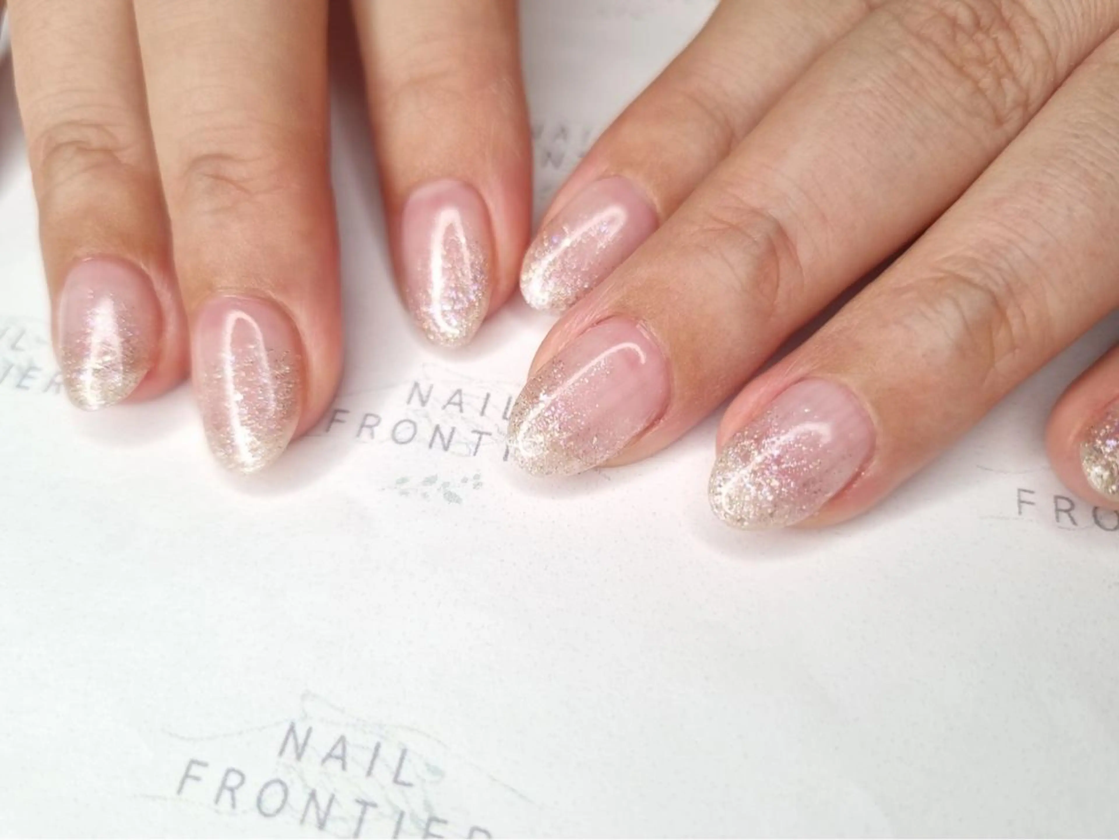 ネイル ジェルネイル グラデーション ラメ(グリッター) ラメグラデーション オフィスネイル 吉祥寺🌟 ネイルフロンティアのネイルデザイン