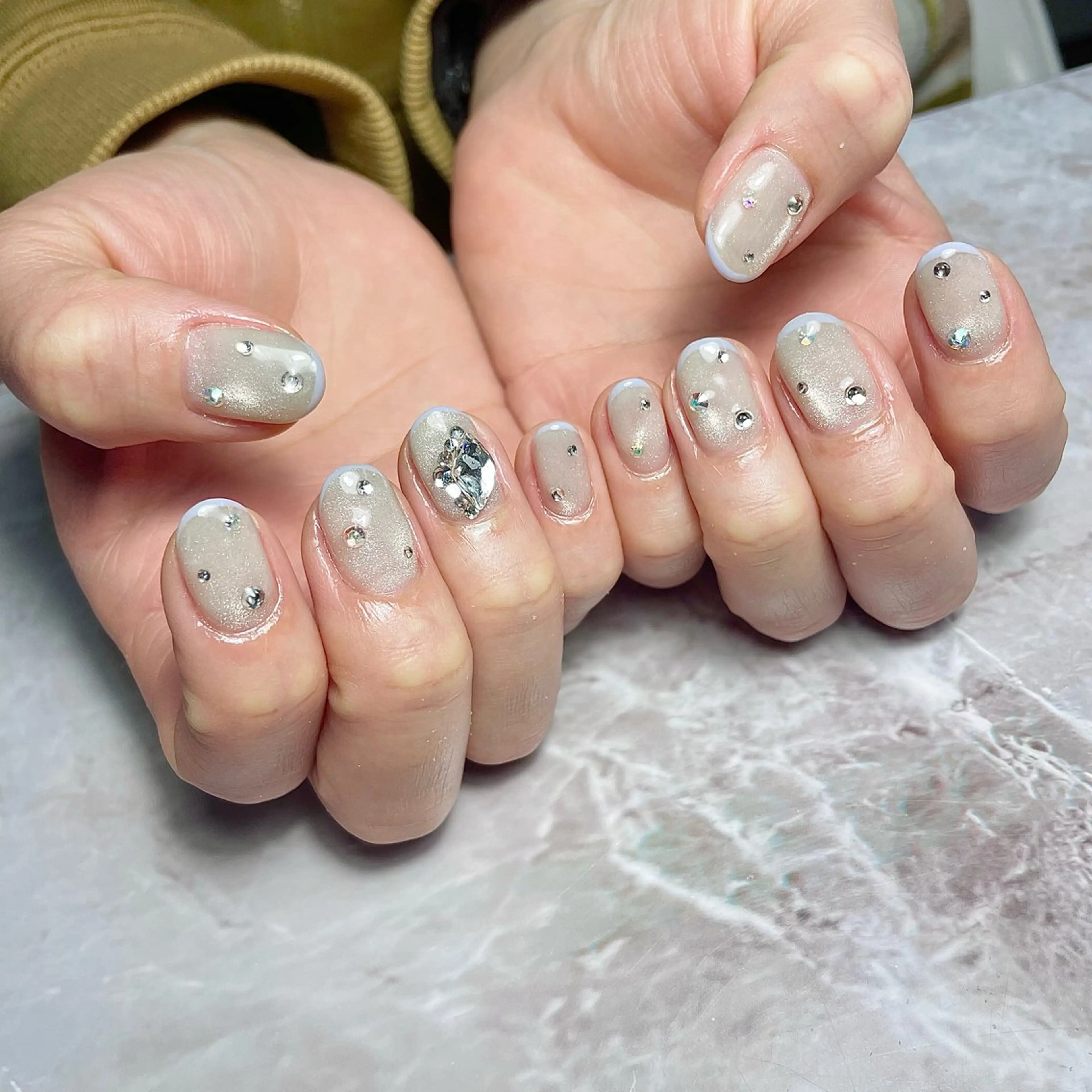 ネイル 卒業式 ニュアンスネイル 赤色 春ネイル ワンホンネイル ハンドネイル upala Mayukoのネイルデザイン