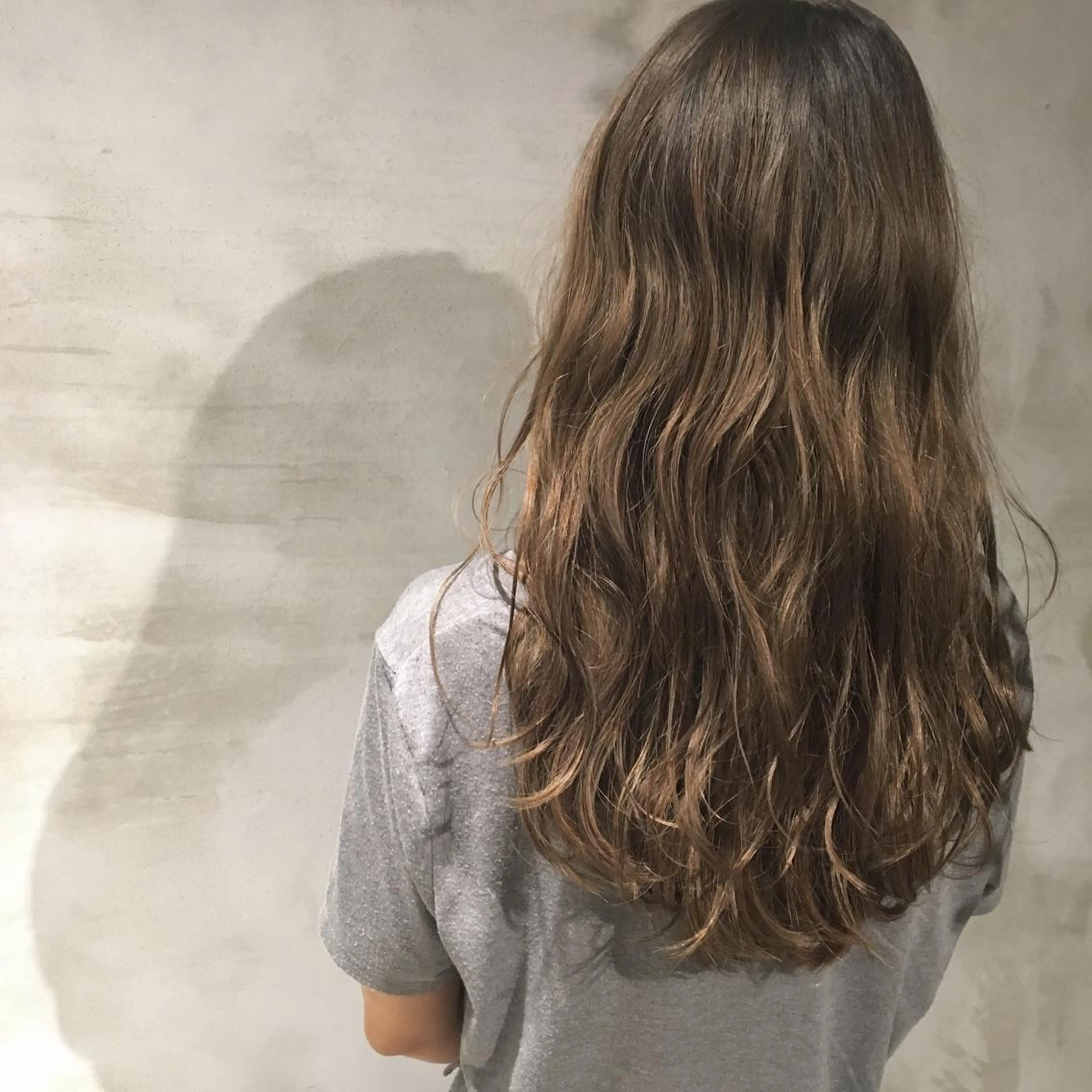 ロング カラー 透明感カラー ハイライトカラー ハイライト meuvle所属・今泉 冴理のヘアスタイル