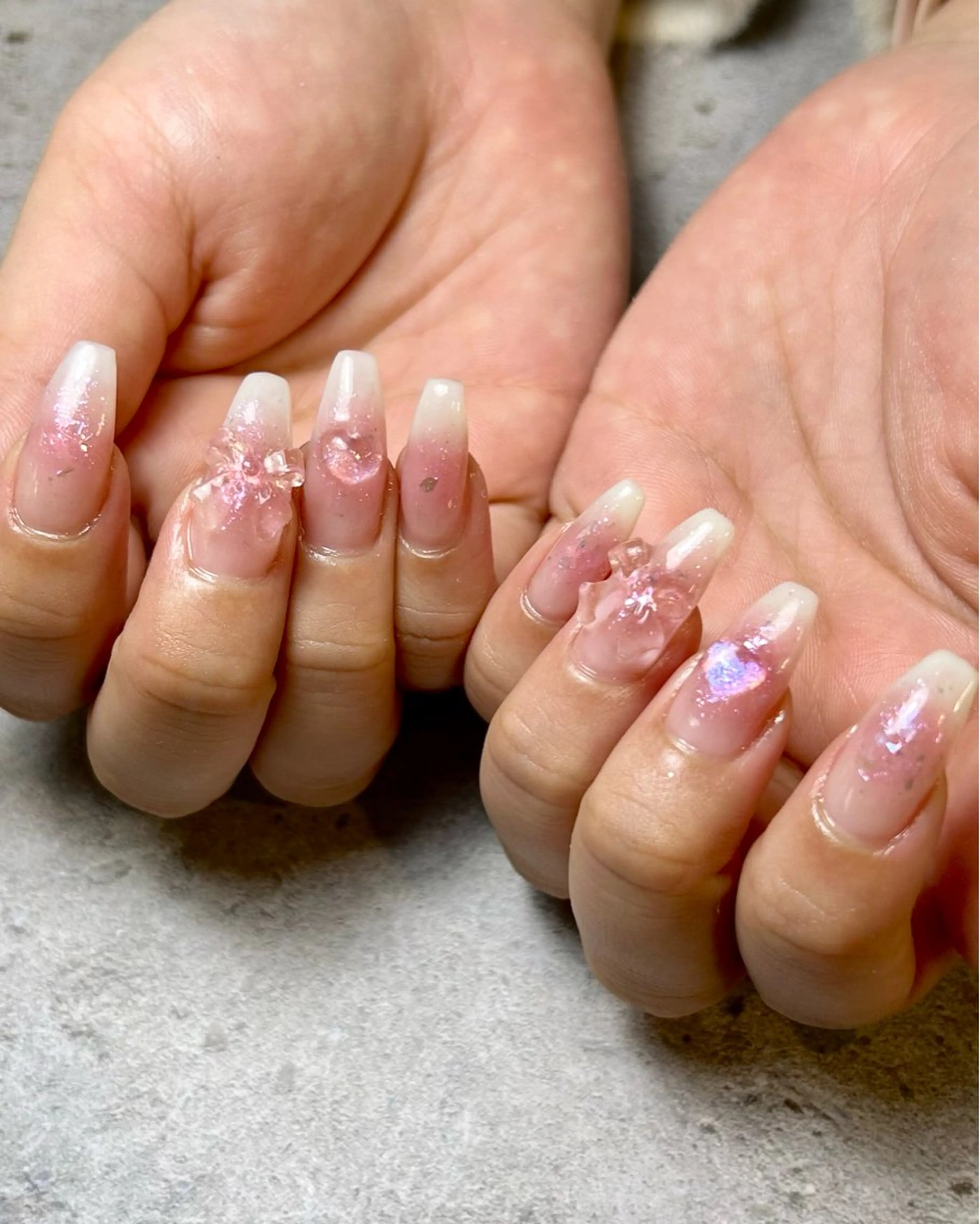 ネイル チークネイル 持ち込み ピンク ホワイト ハンドネイル Reflection marikoのネイルデザイン