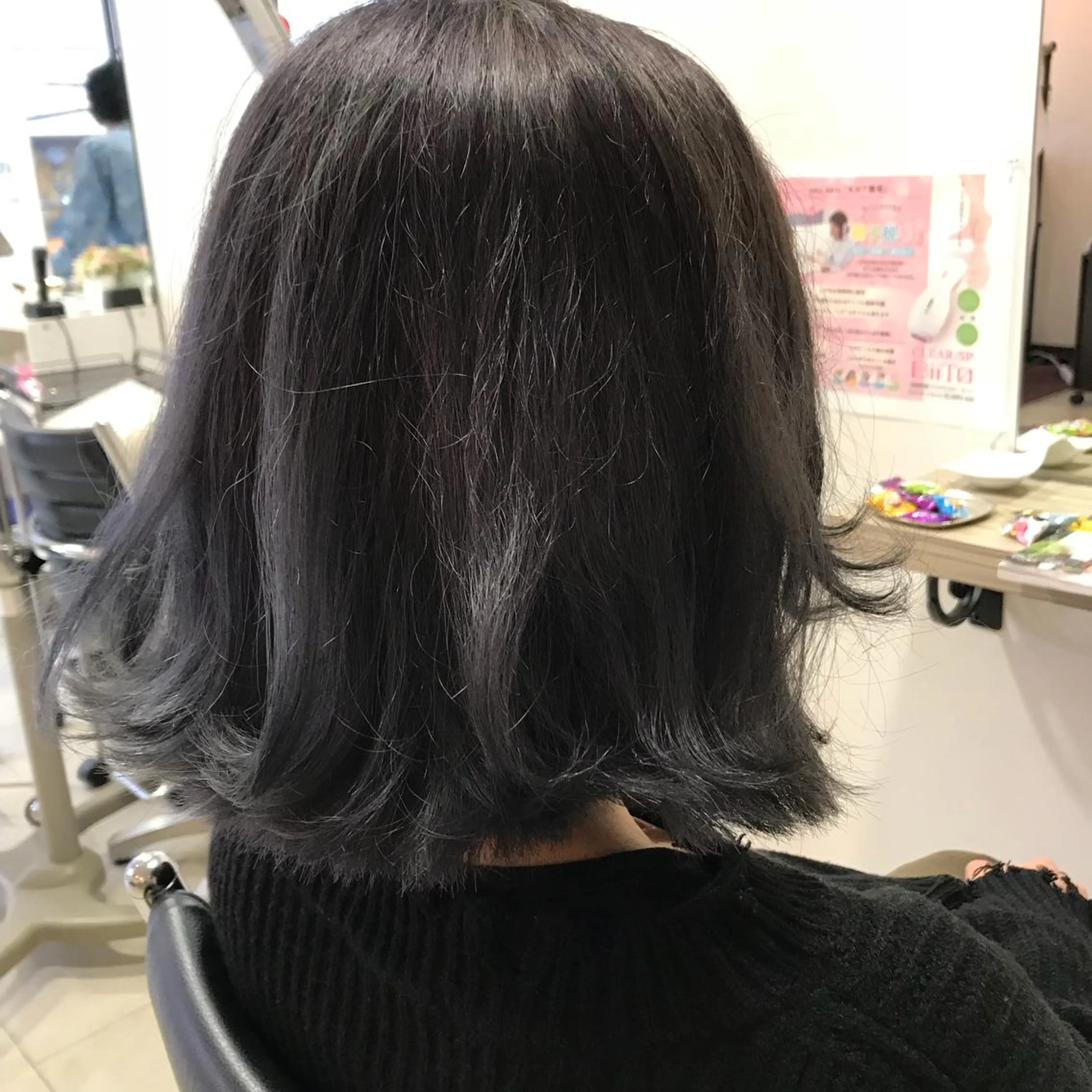 ミディアム カラー ブリーチ シルバー バイオレットカラー 長谷川 誠志のヘアスタイル