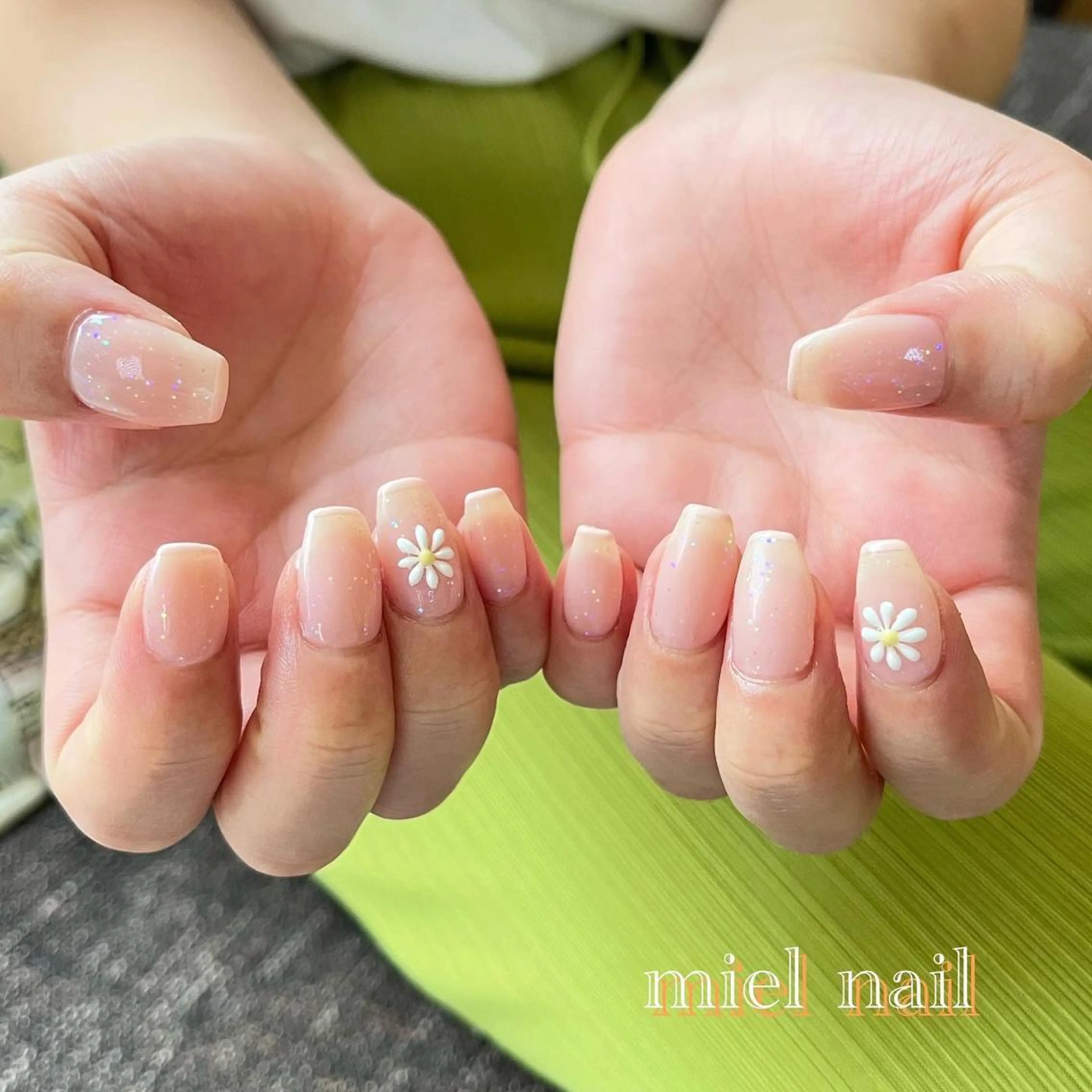 ネイル フレンチネイル ラメ(グリッター) オレンジ 夏ネイル miel nailのネイルデザイン