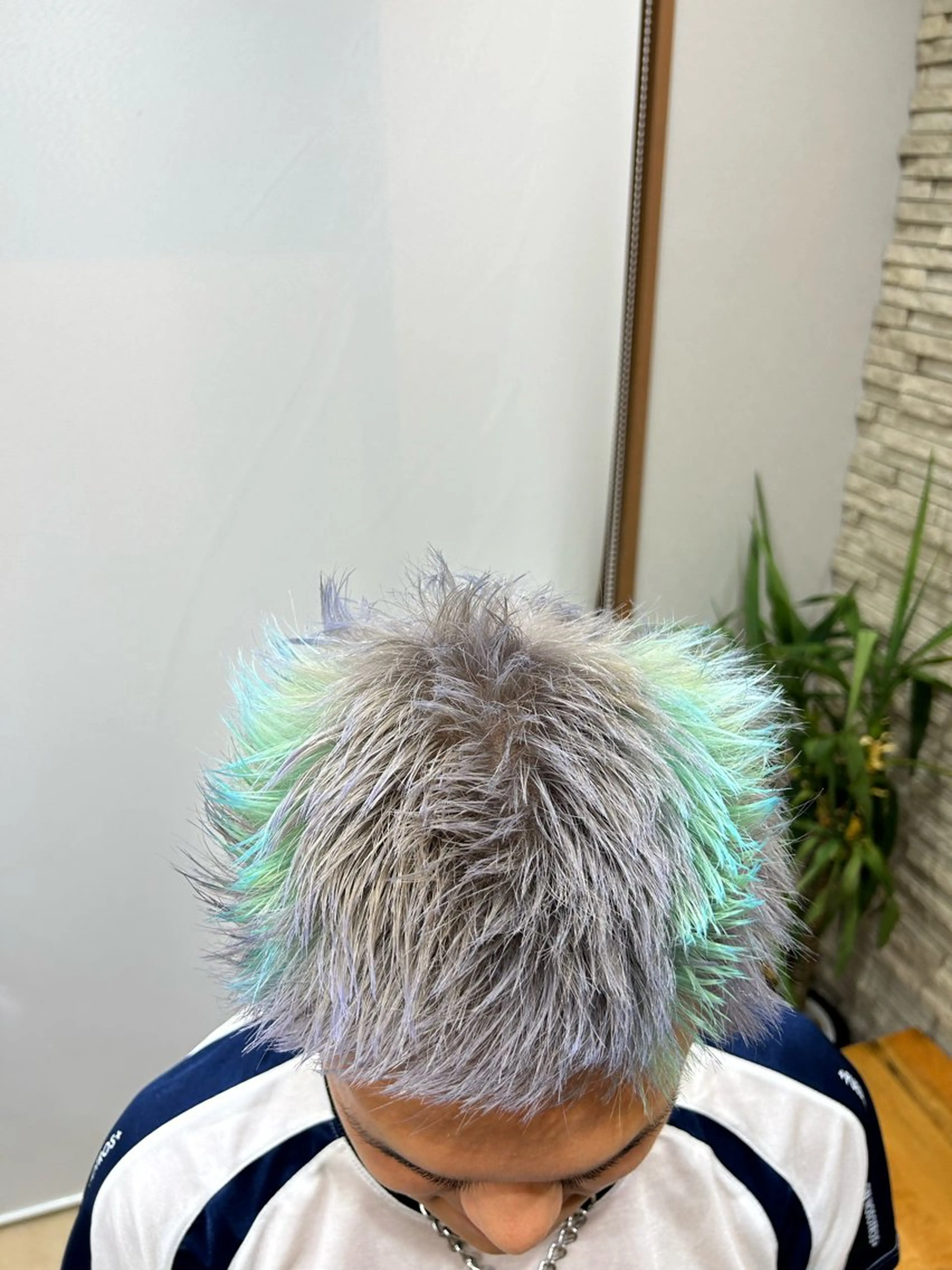 カラー メンズ メンズハイトーン デザインカラー ハイトーンカラー PA.ZA.PA. 交り江店所属・佐藤 威智のヘアスタイル