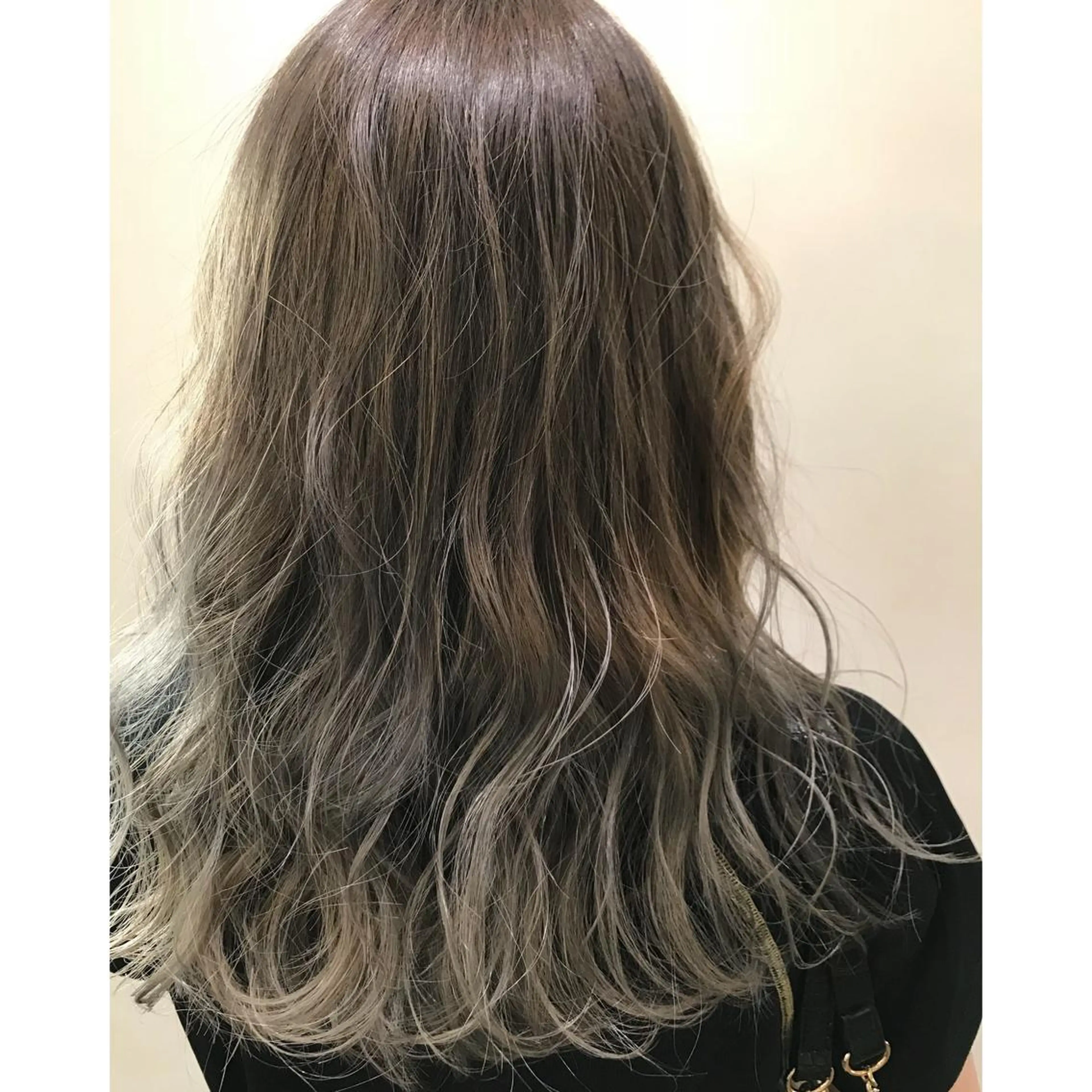 ロング カラー アディクシーカラー ブリーチ トリートメント 坂西 春果のマツエク・マツパデザイン