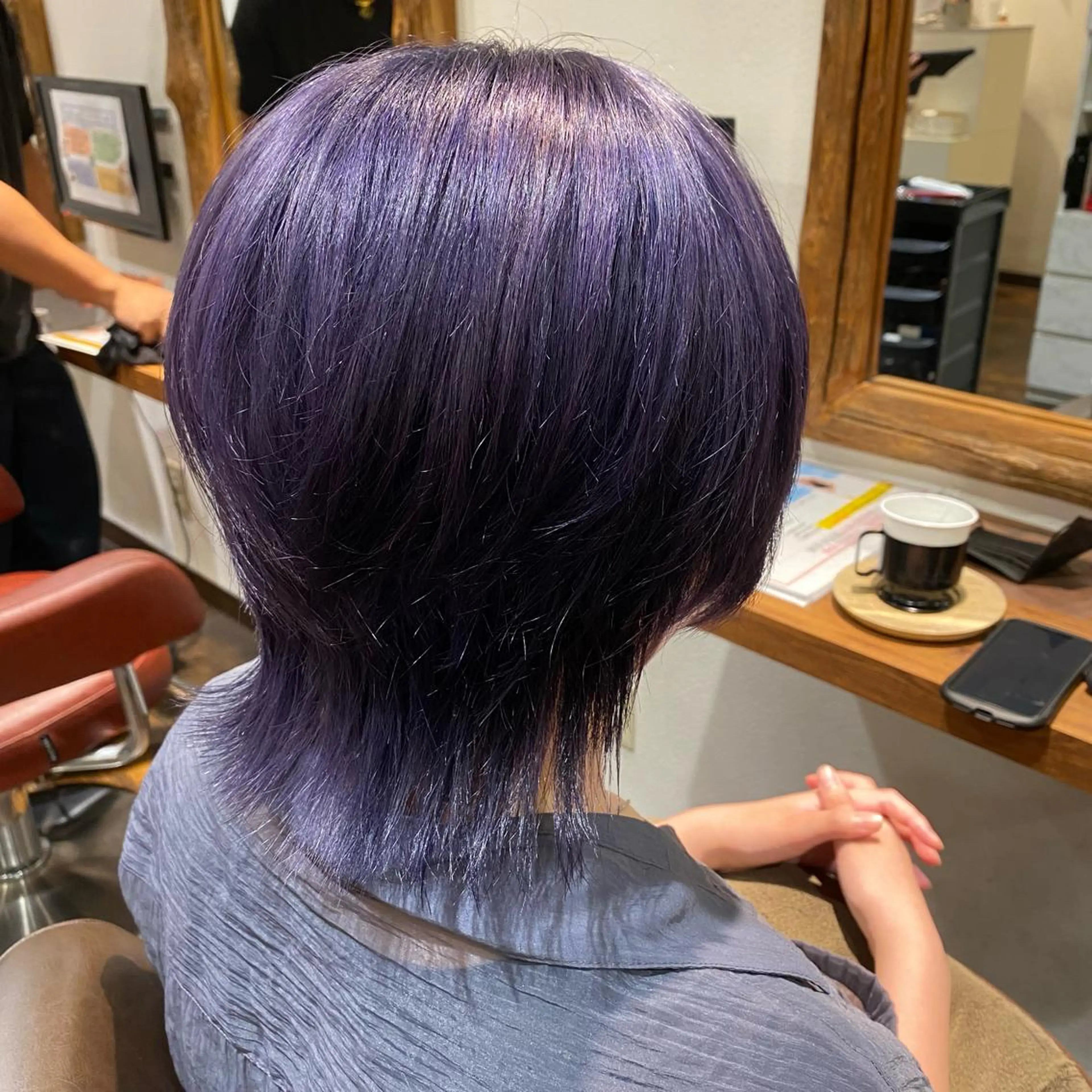 ショート カラー ブリーチ ディープパープル パープルカラー カット ヘアカラー ミモリ ユウタのヘアスタイル