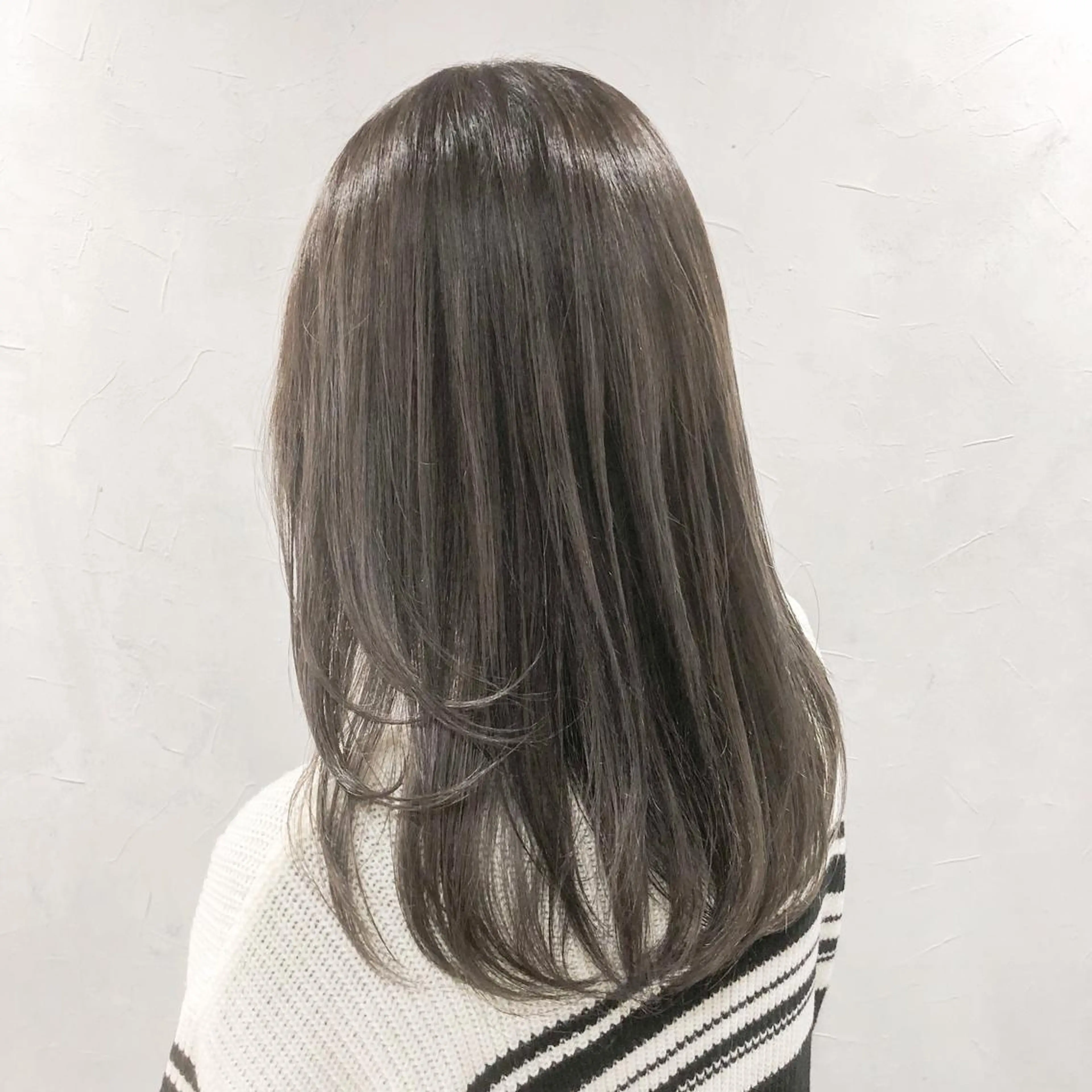 ミディアム カラー グレージュ ハイライトカラー ハイライト レイヤーカット× 髪質改善たもりのヘアスタイル