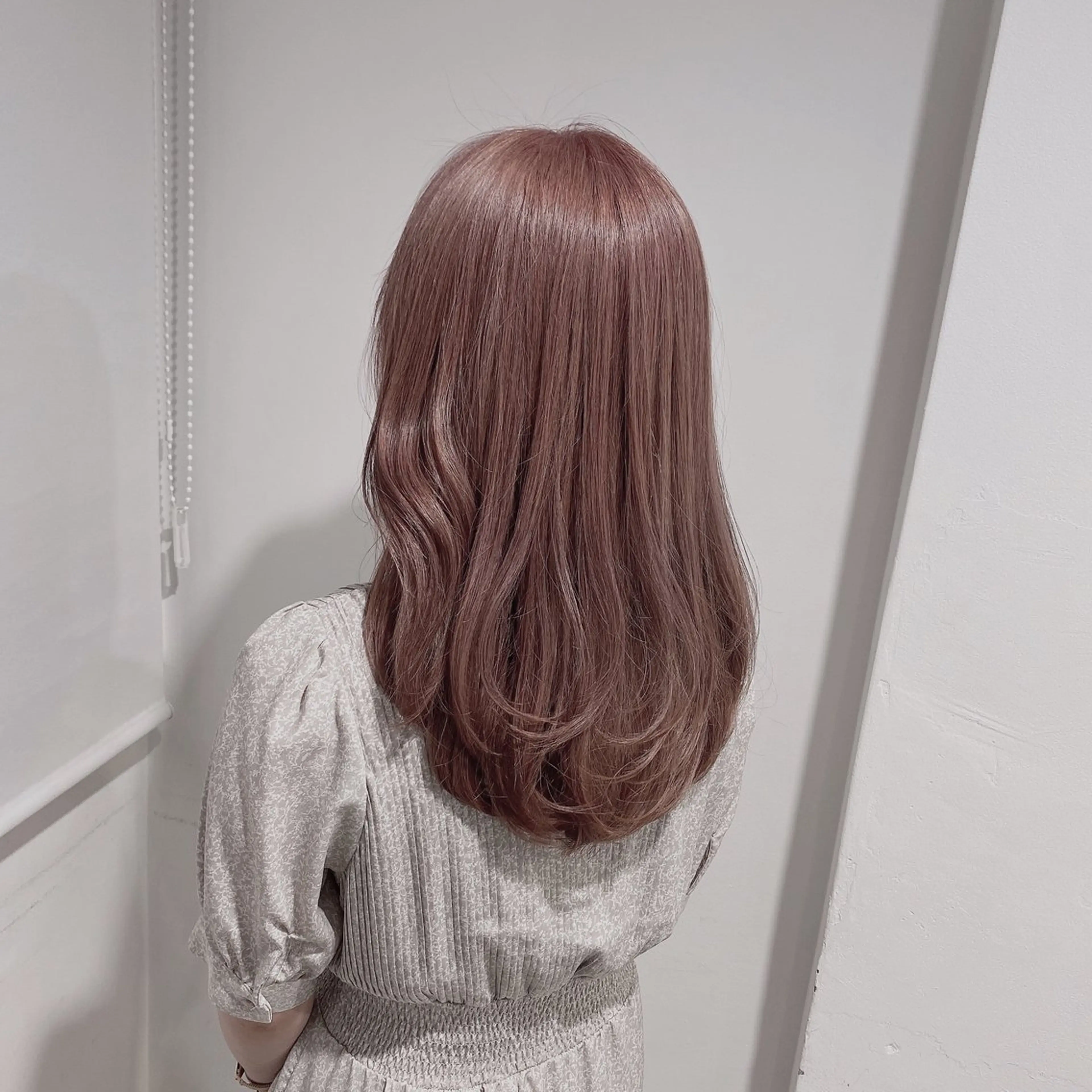 ロング カラー ヘアカラー トリートメント ヘッドスパ ヘアセット 韓国レイヤー🕊️ 柔らかベージュ🧸のヘアスタイル