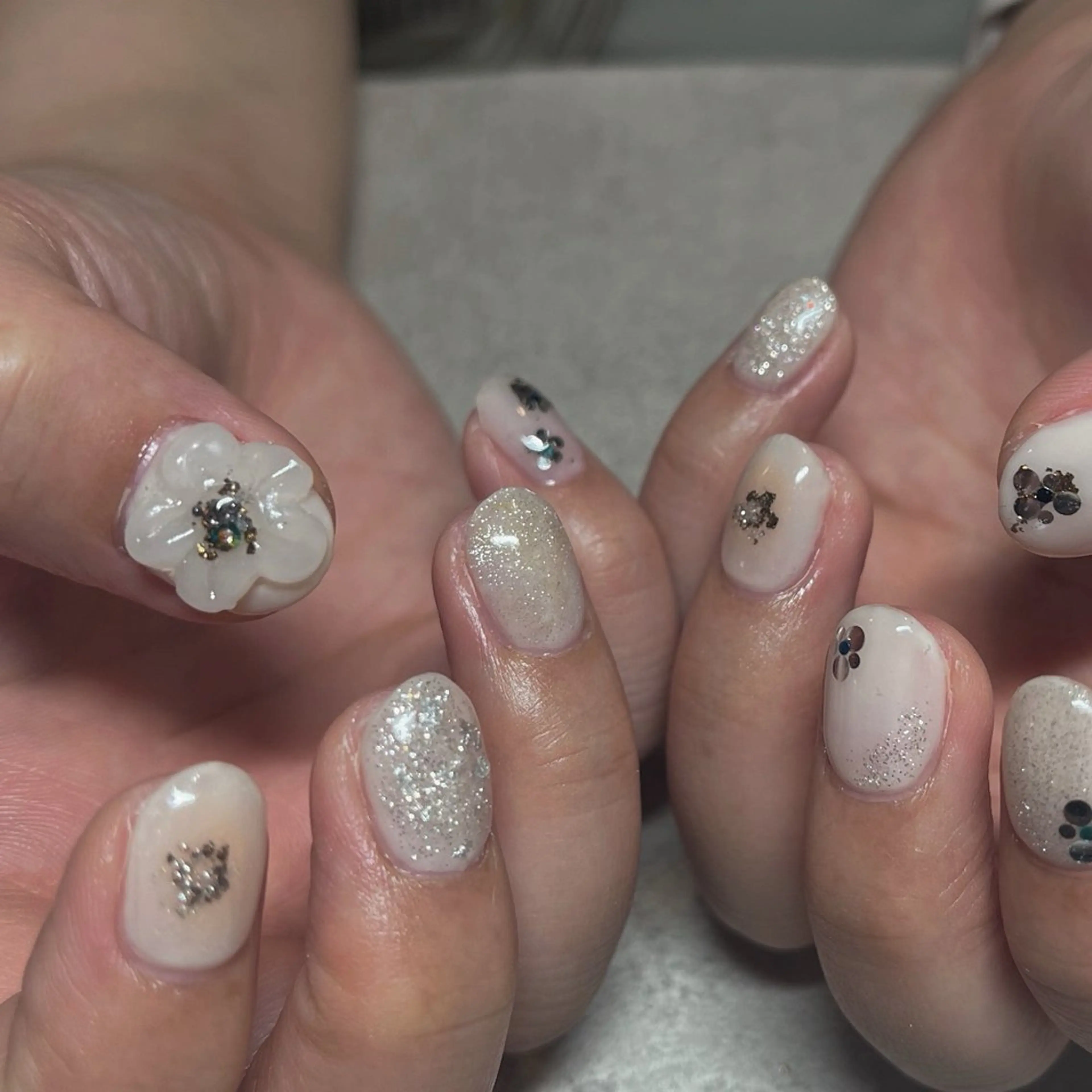 ネイル アートネイル ホログラムネイル ニュアンスネイル 春ネイル ホワイト ハンドネイル share salon reir　(ルレイル)所属・rio nailのネイルデザイン