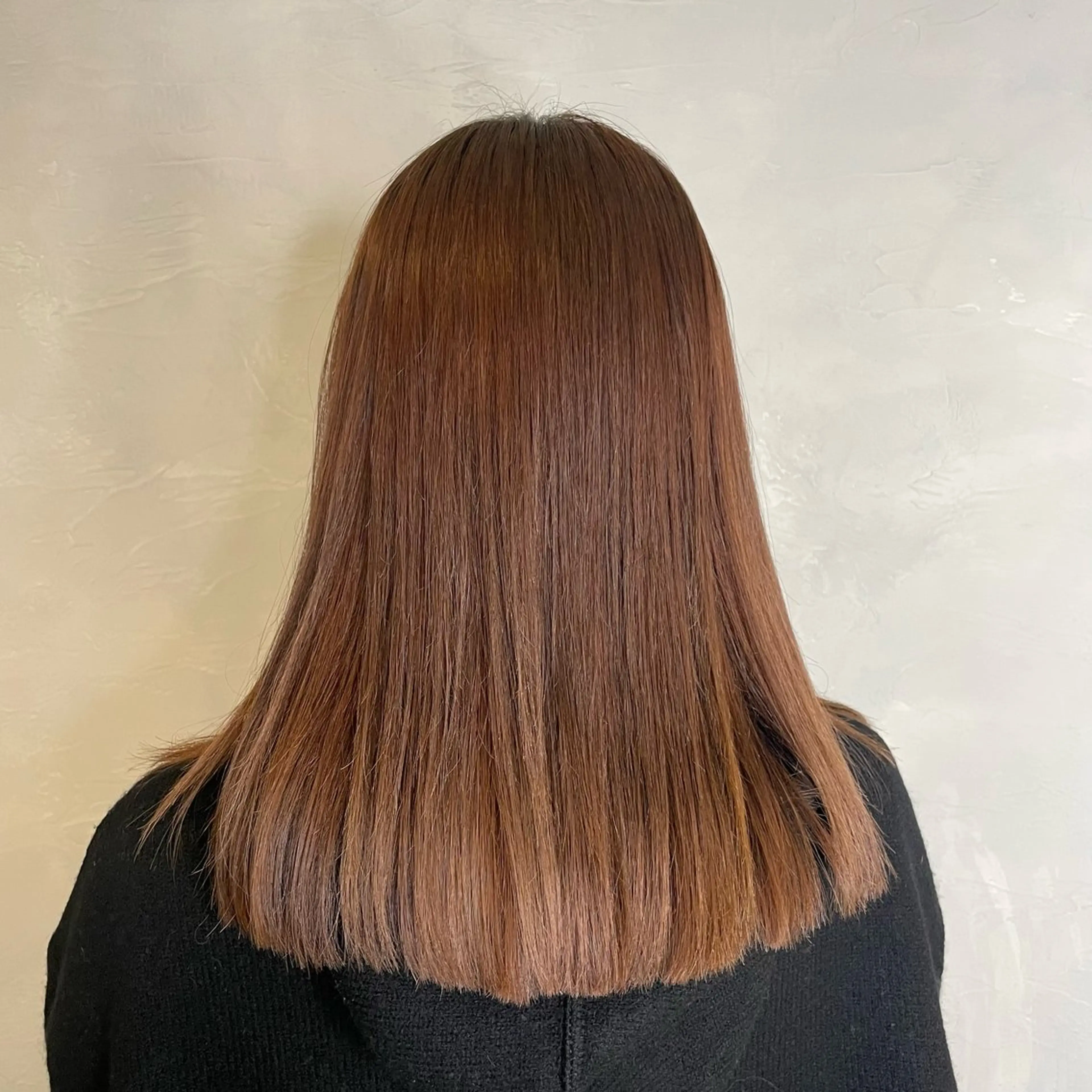 ミディアム 岩水 穂華のヘアスタイル