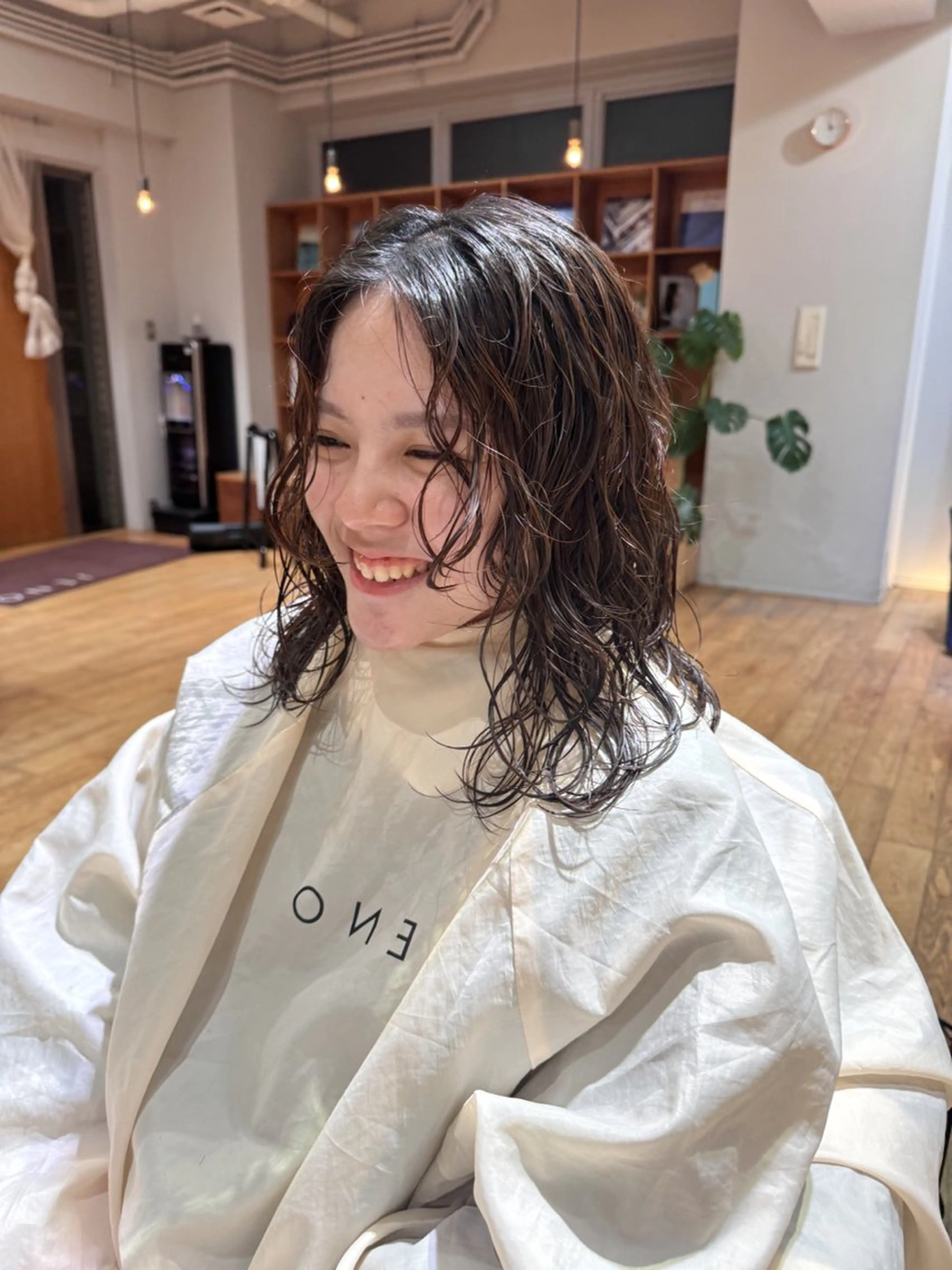 ミディアム パーマ ミディアムパーマ カット パーマ 大橋 芽衣のヘアスタイル