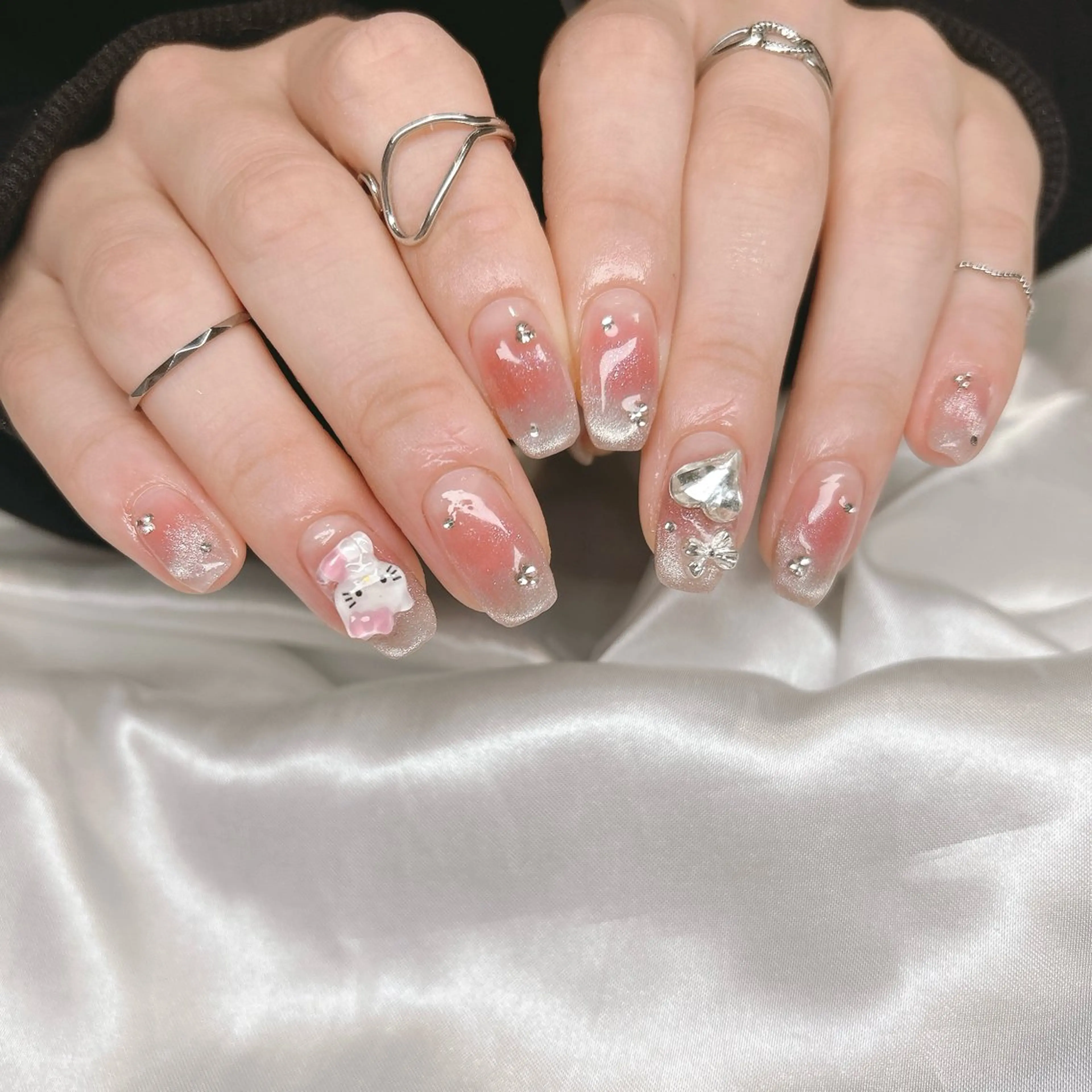 ネイル チークネイル ハンドネイル junna ちょい個性派ネイルのネイルデザイン