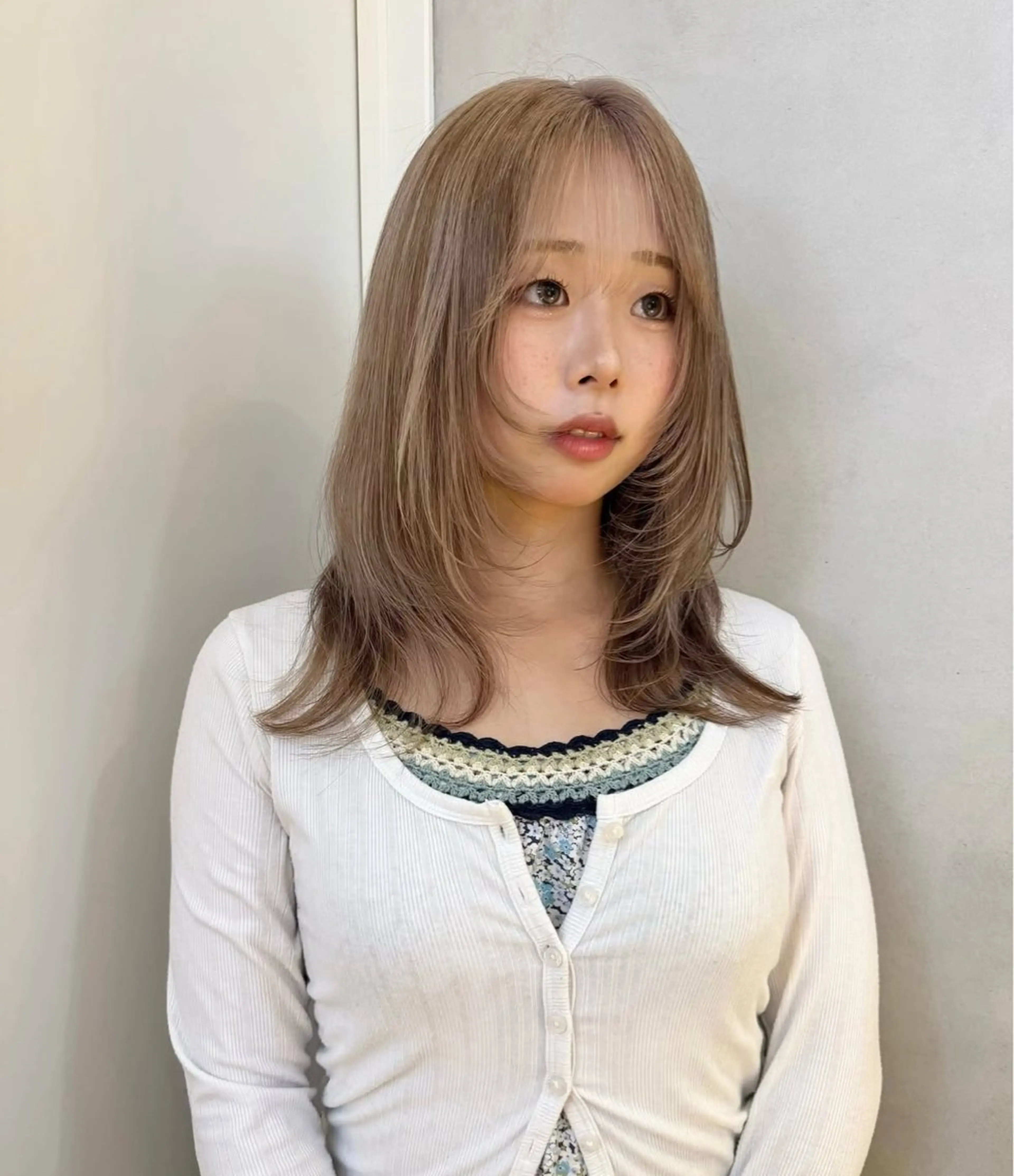 ミディアム カラー ヘアアレンジ 縮毛矯正ブリーチ/ ベージュmamiのヘアスタイル