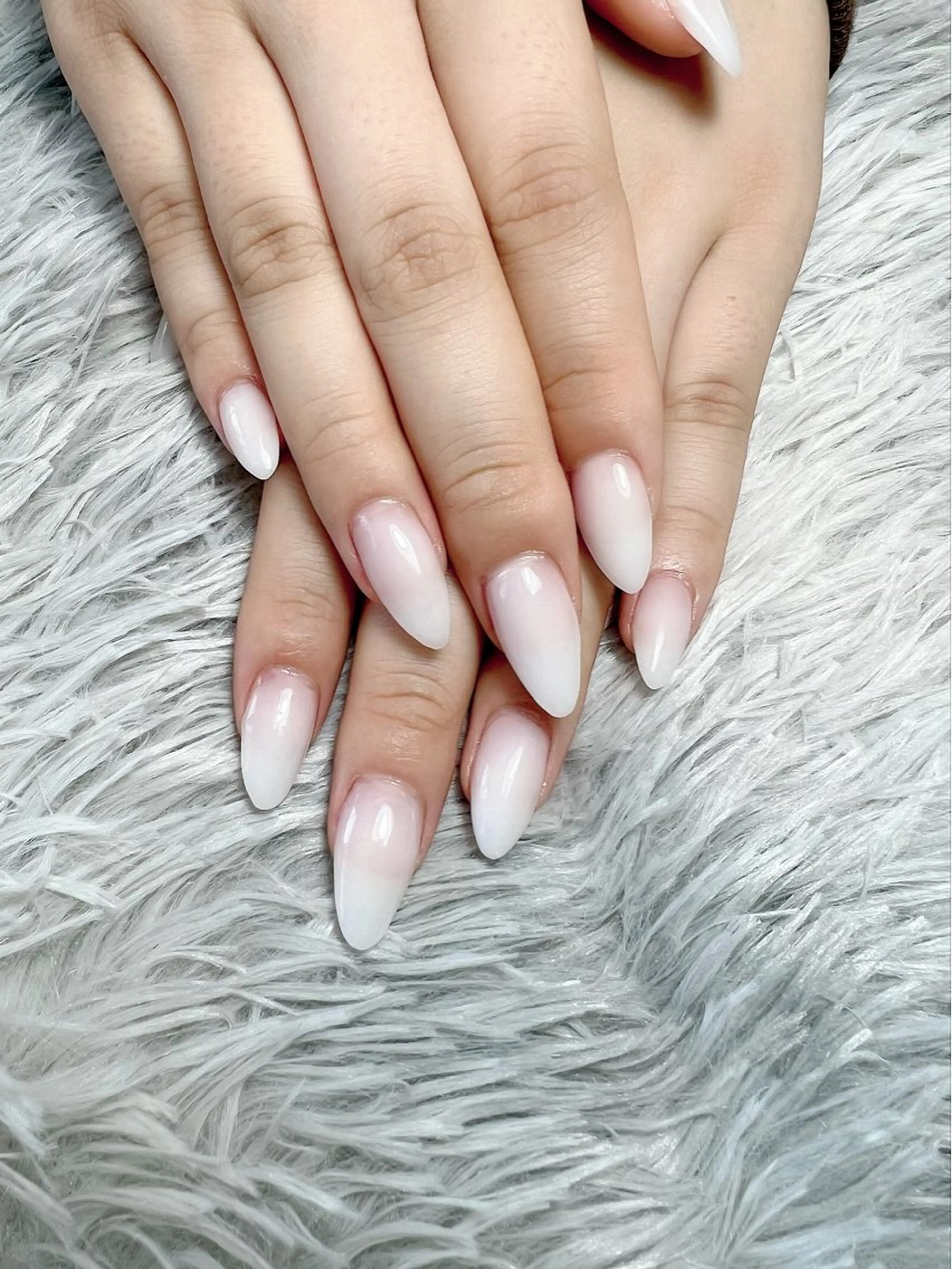 ネイル メンズネイル ワンカラーネイル スカルプネイル ホワイト ハンドネイル シェヌネイル JURAのネイルデザイン