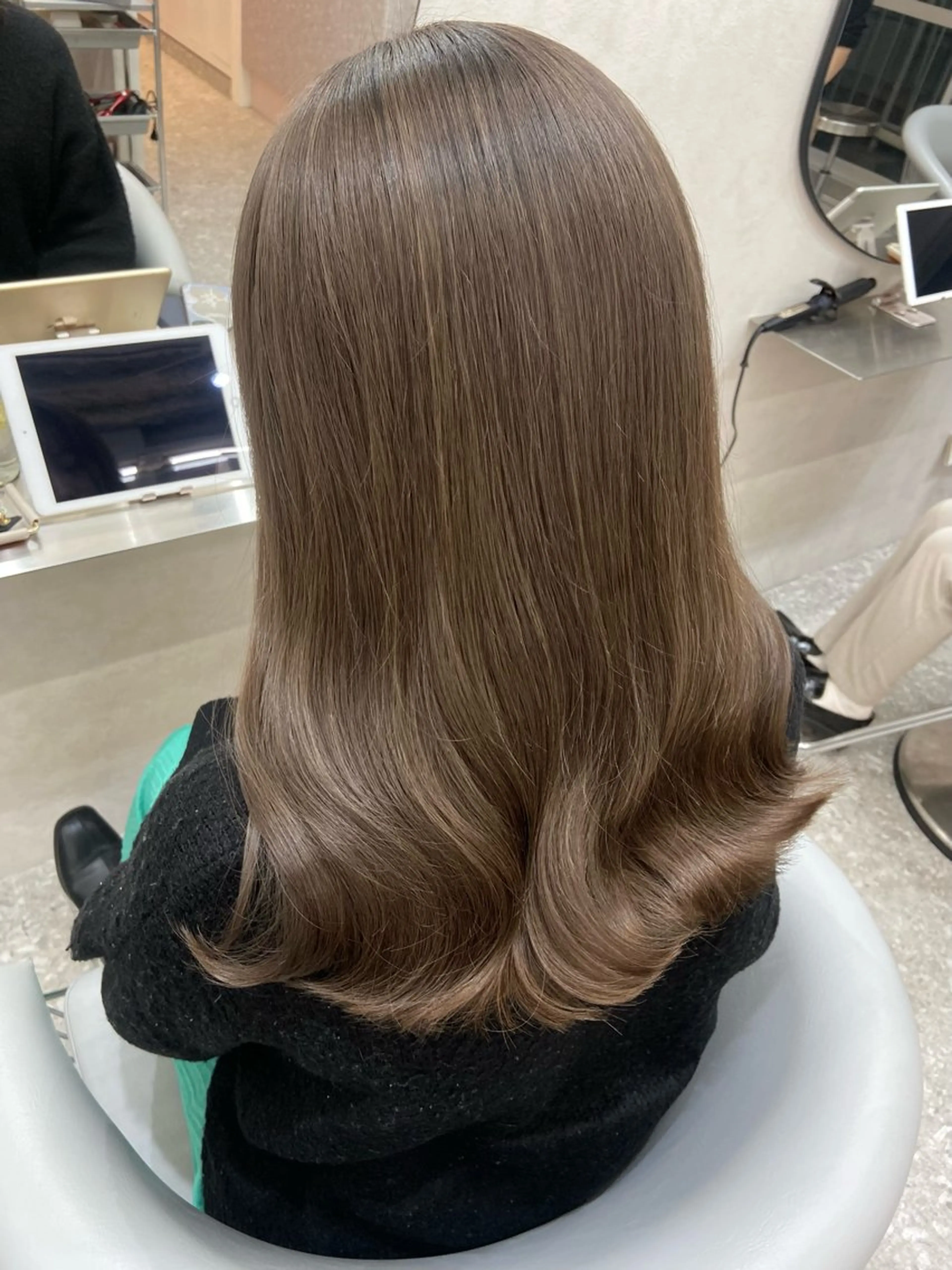 セミロング カラー ベージュカラー ブリーチ ケアブリーチ ダブルカラー グレージュ カット ヘアカラー トリートメント 新宿/韓国ヘア 中明度カラー/かやのヘアスタイル