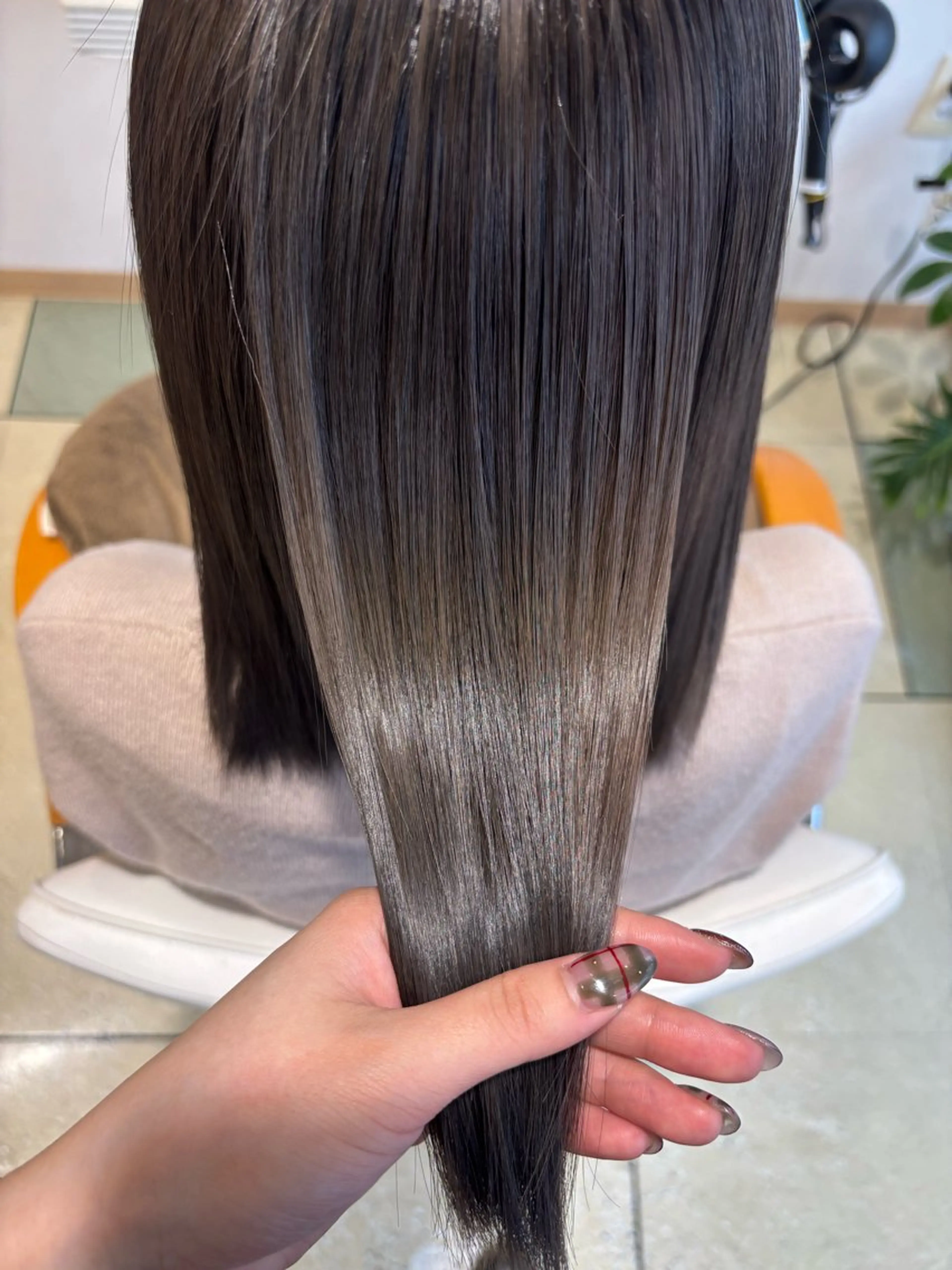 セミロング カラー カット ヘアカラー トリートメント 透明感カラー/ くびれヘア/ユウユのヘアスタイル