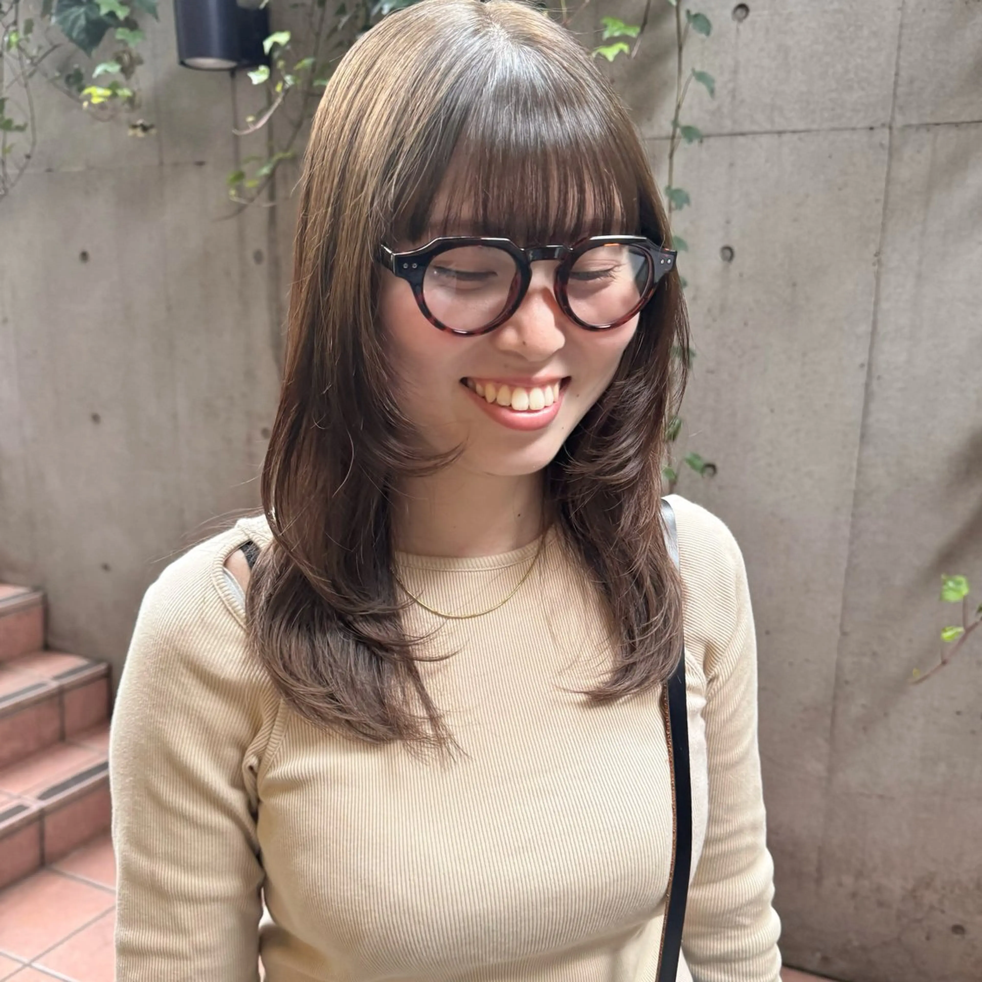 ミディアム カラー レイヤーカット カット ヘアカラー 大橋 芽衣のヘアスタイル