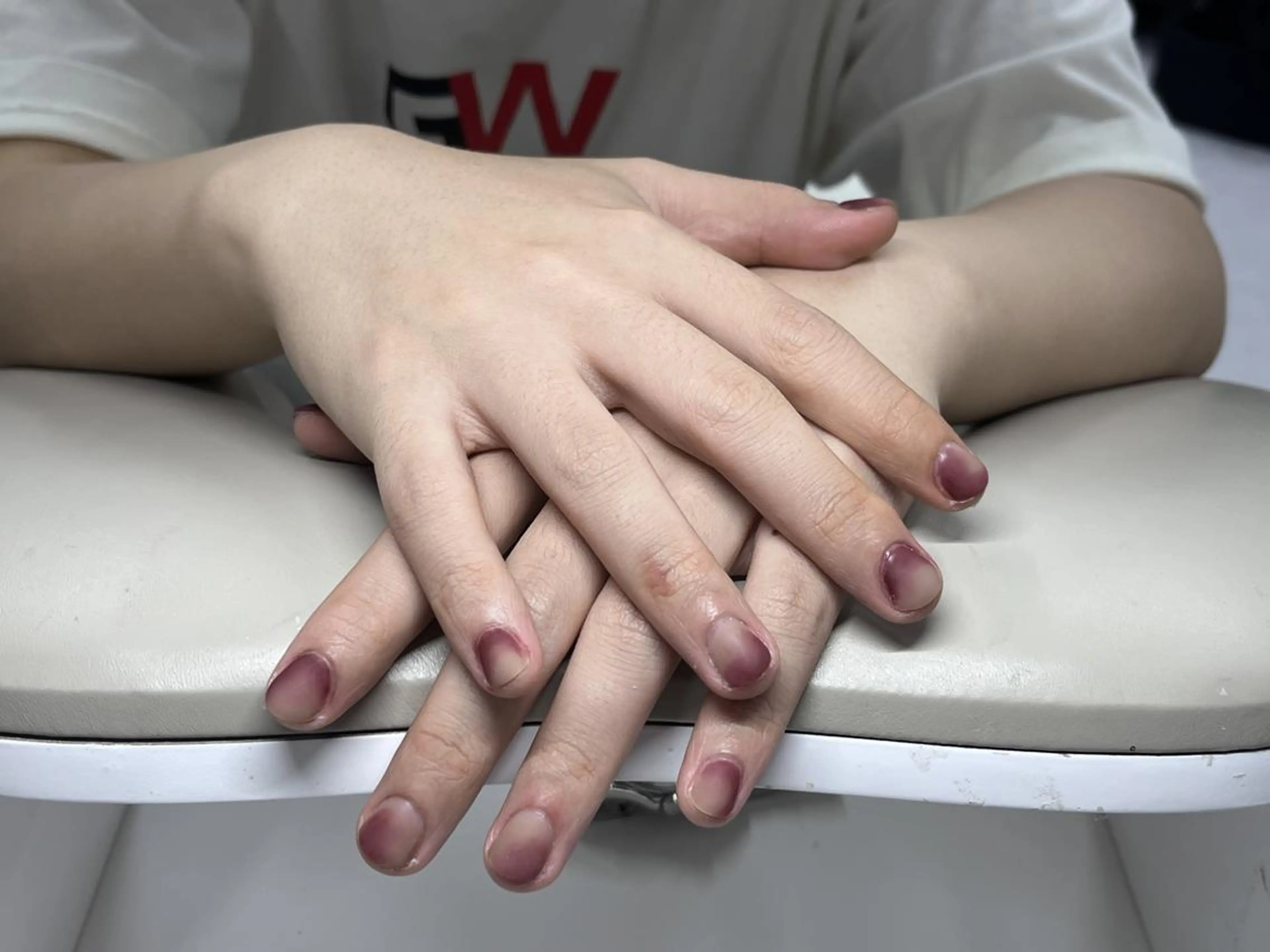 ネイル 長さ出し ジェルネイル 韓国ネイル ラメ(グリッター) ラメグラデーション ダイ ゲンゲンのネイルデザイン